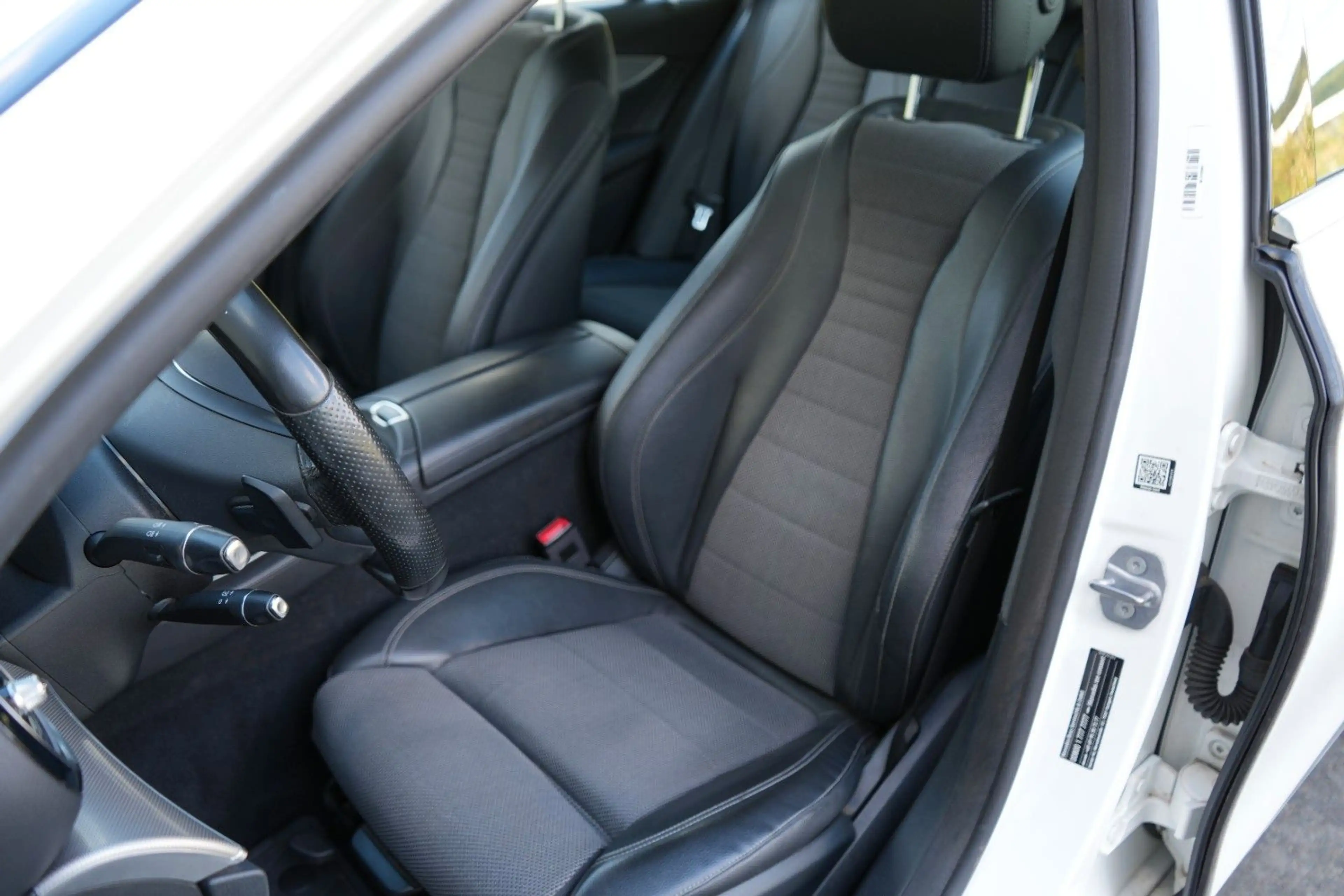 Mercedes-Benz E 220 d 4Matic/Avanatgarde/Multib/AHK/Renterfzg. — photo 15