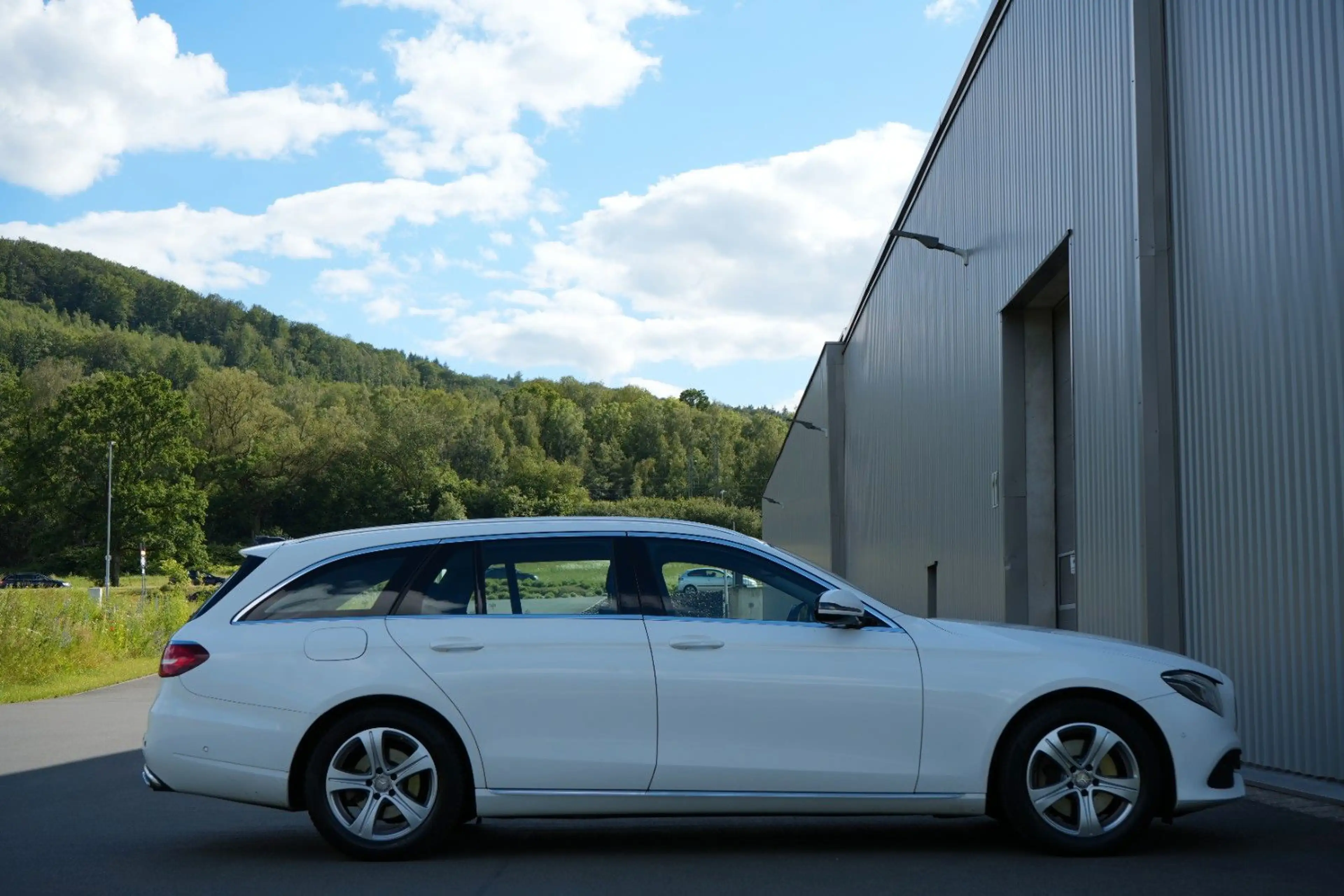 Mercedes-Benz E 220 d 4Matic/Avanatgarde/Multib/AHK/Renterfzg. — photo 7