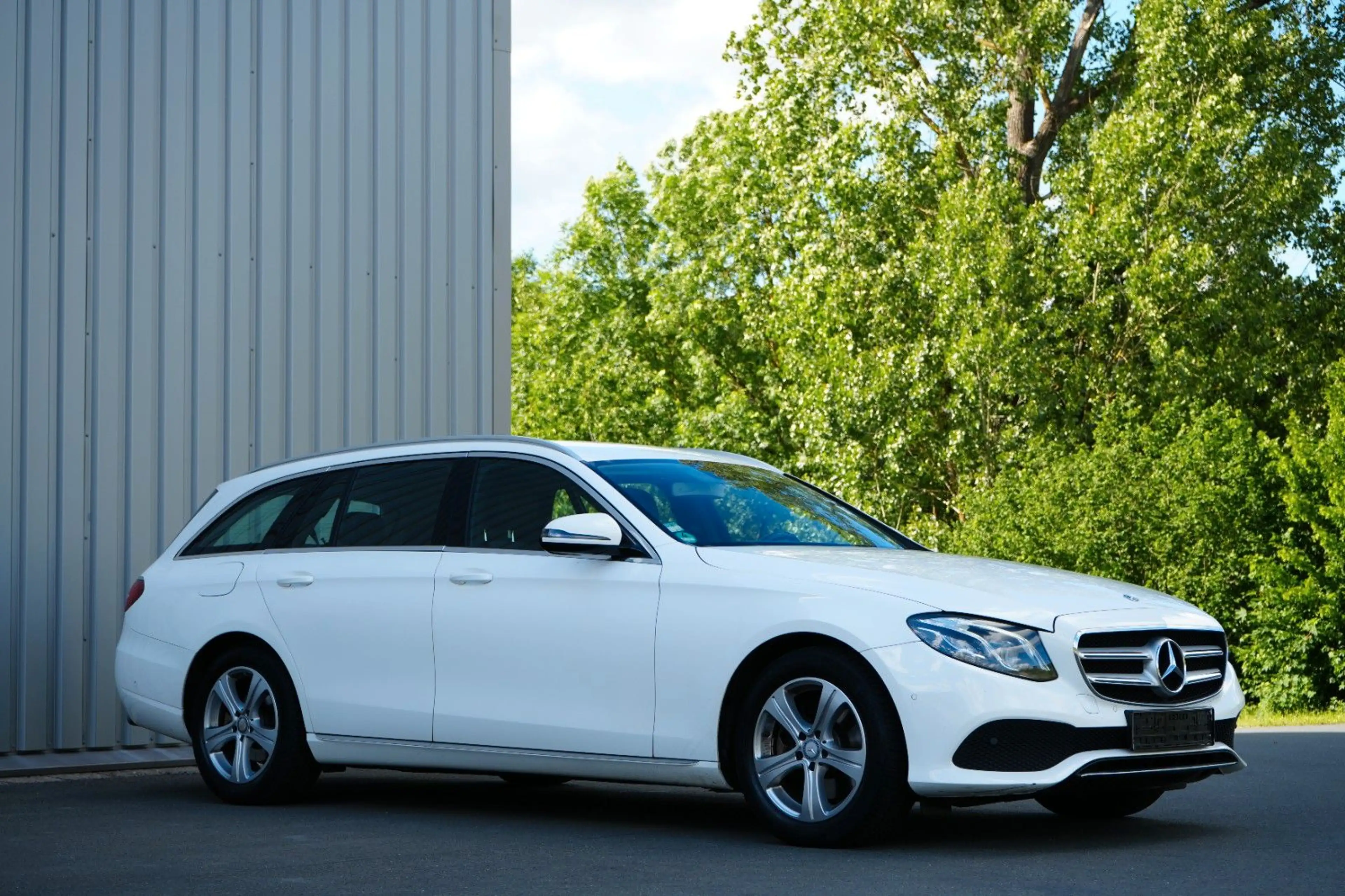 Mercedes-Benz E 220 d 4Matic/Avanatgarde/Multib/AHK/Renterfzg. — photo 3