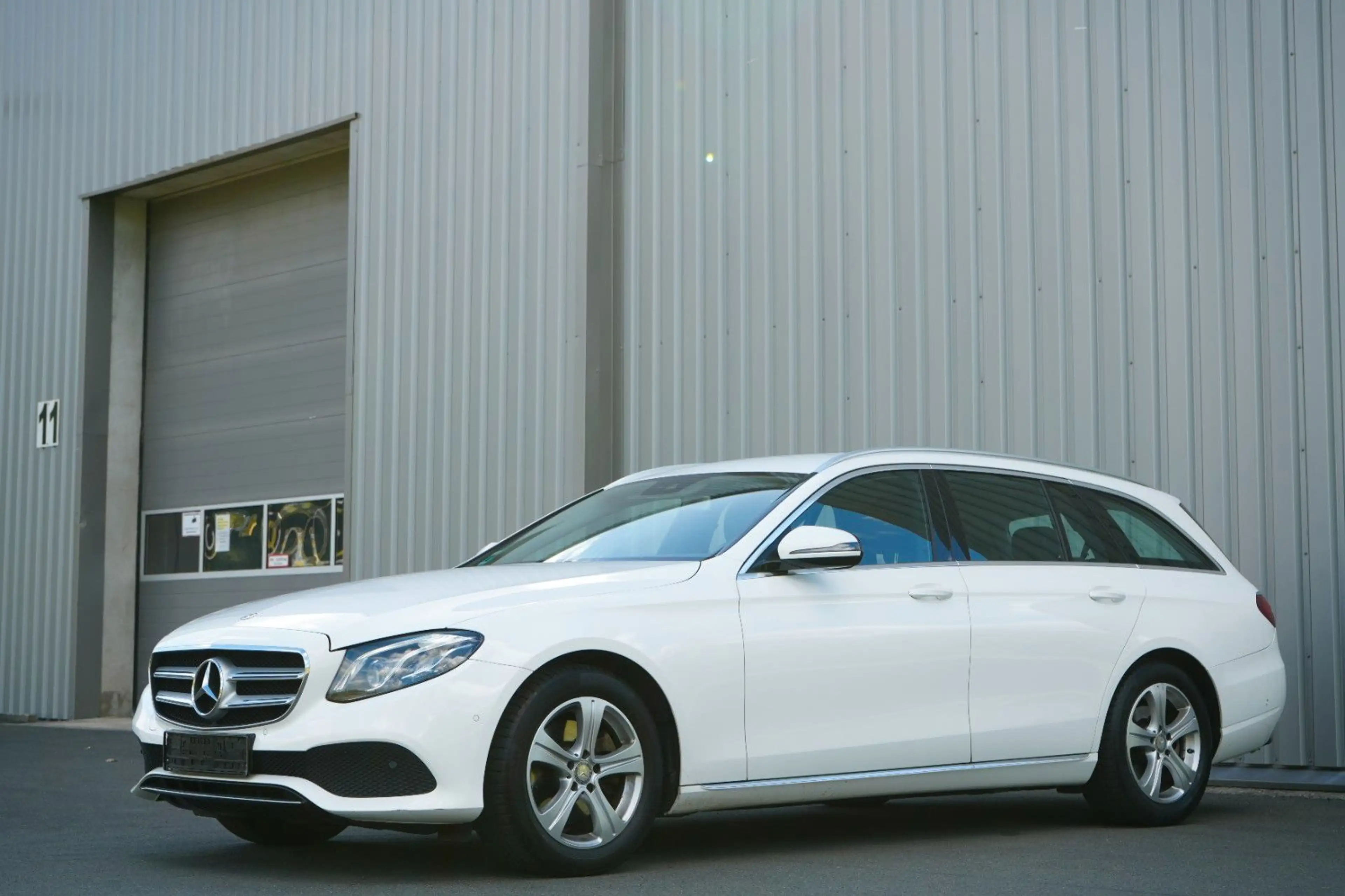 Mercedes-Benz E 220 d 4Matic/Avanatgarde/Multib/AHK/Renterfzg.