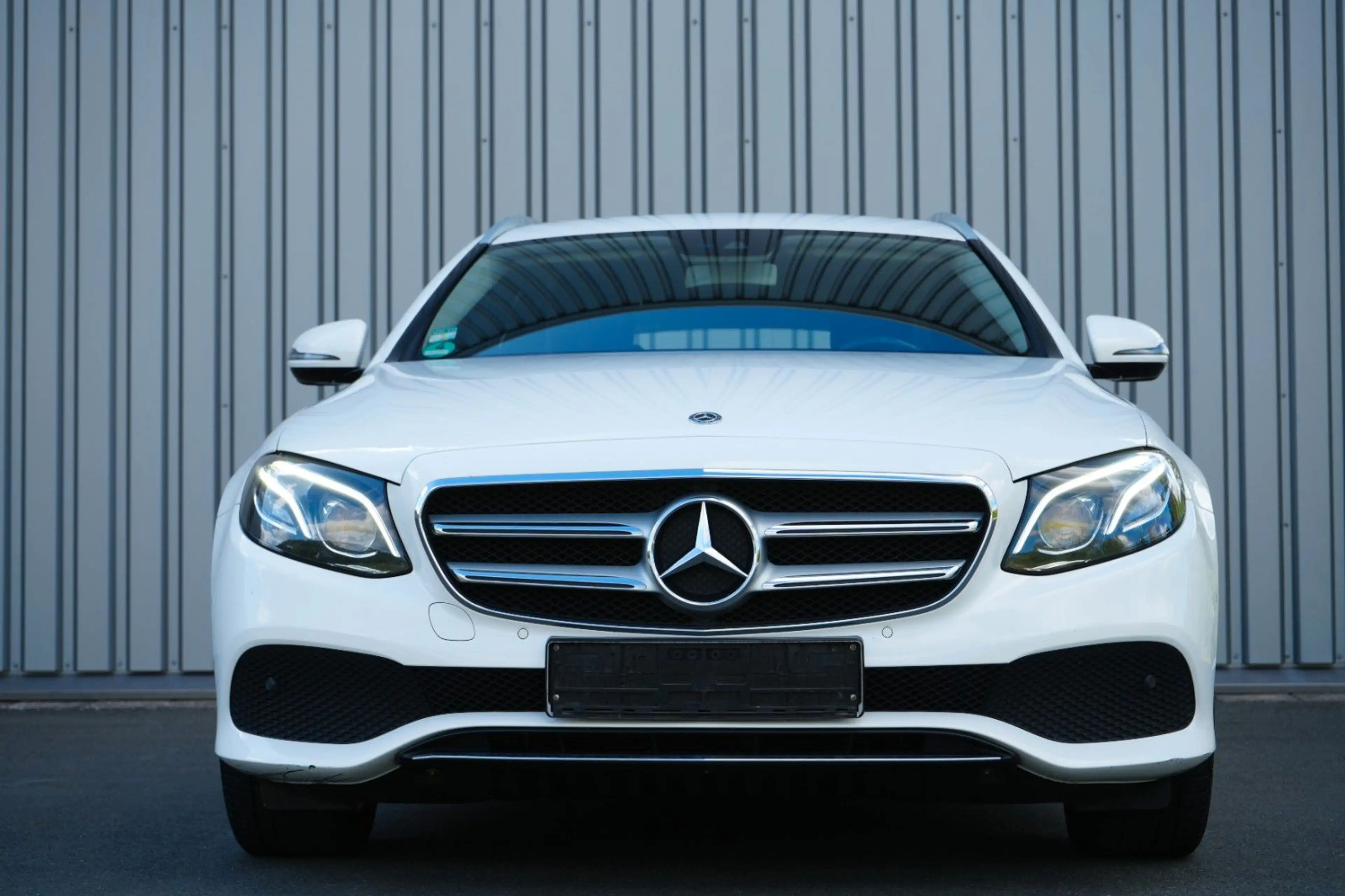 Mercedes-Benz E 220 d 4Matic/Avanatgarde/Multib/AHK/Renterfzg. — photo 2