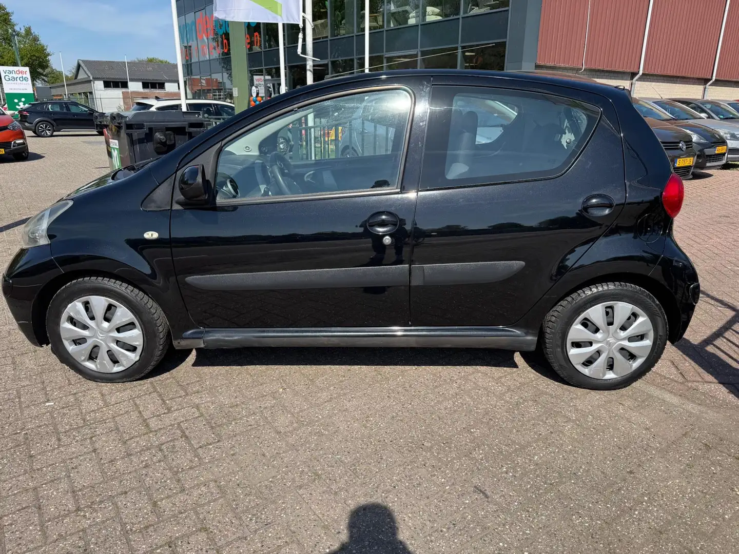 Toyota Aygo 1.0 elektr ramen,5deurs, APK 04-2026! Černá - 2