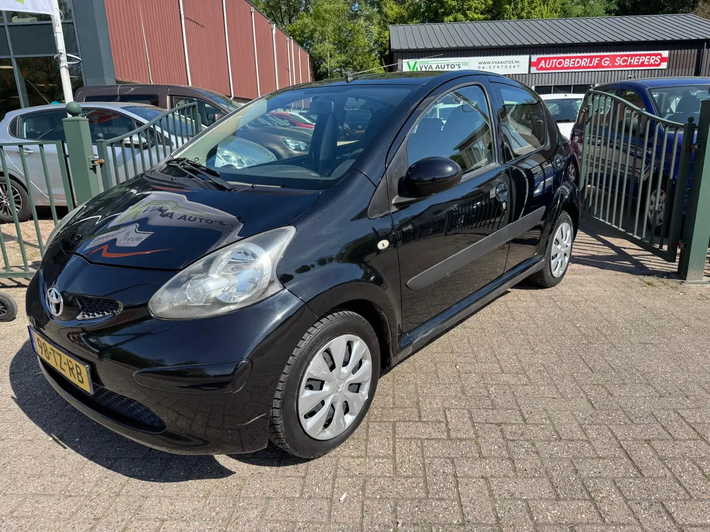 Toyota Aygo 1.0 elektr ramen,5deurs, APK 04-2026! Černá - 1