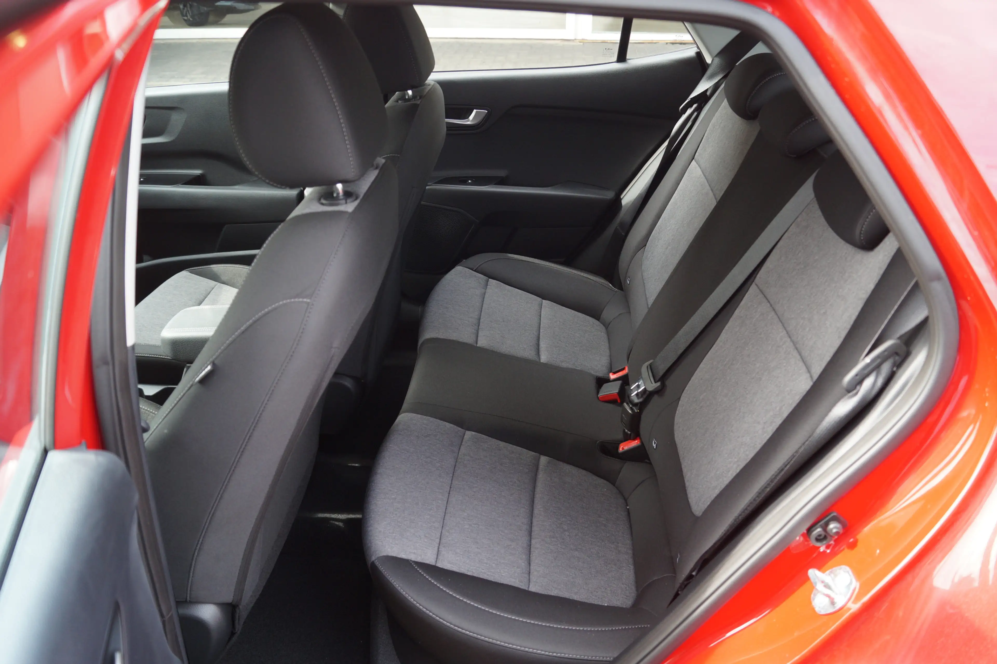 Kia Stonic 1.0T-GDI DCT-SHZG-NAVI-KAMERA-KLIMA-4xPDC — photo 13
