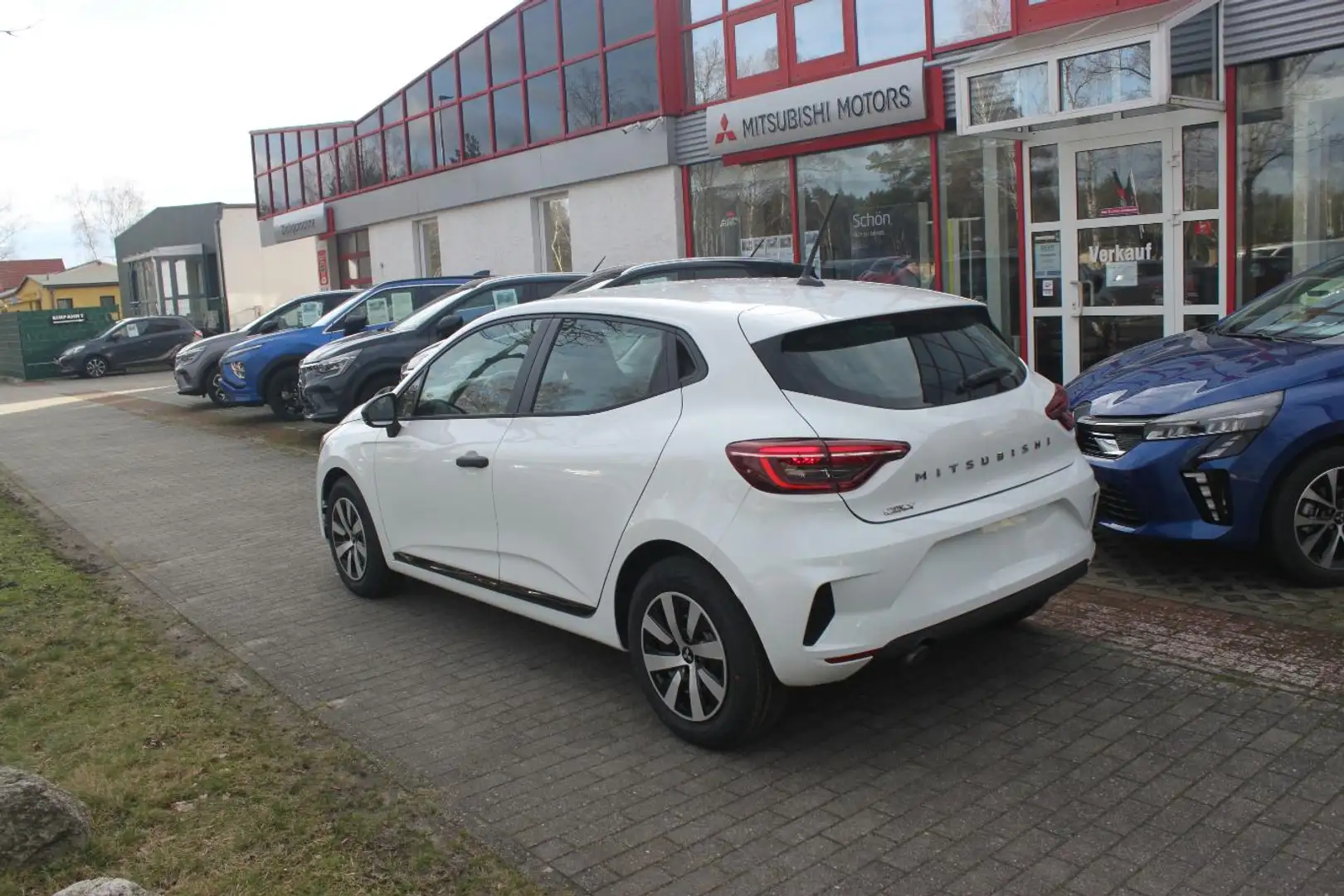Mitsubishi Colt BASIS 1.0 Benziner 5-Gang Weiß - 2