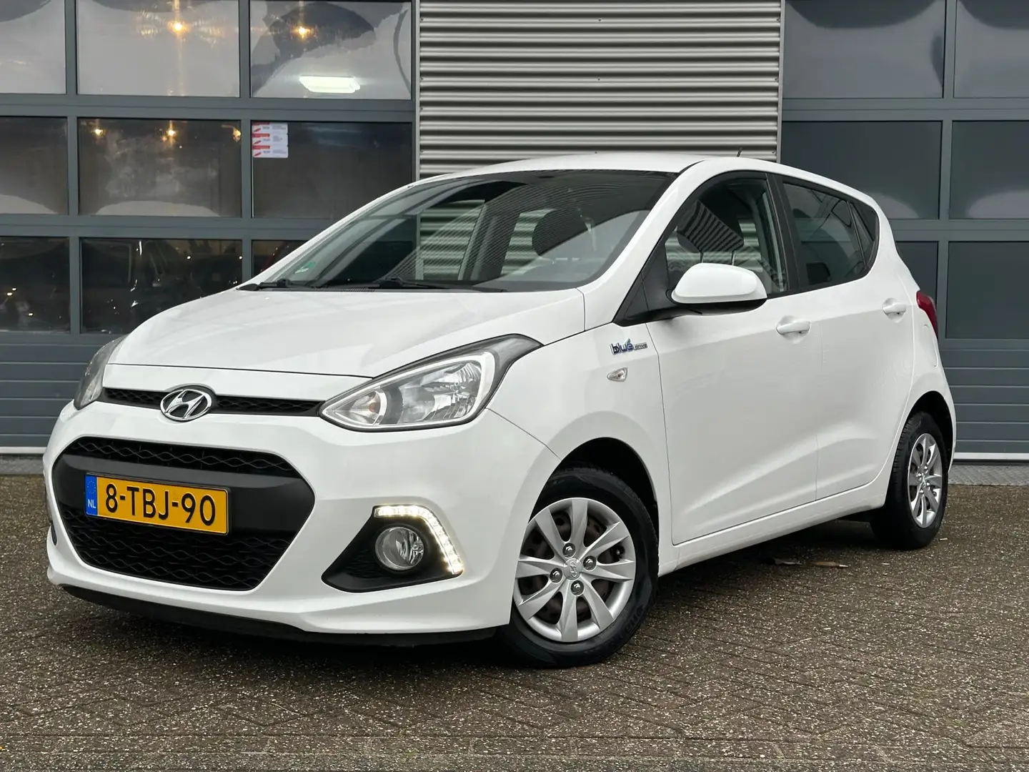 Hyundai i10 1.0i i-Motion Comfort Plus | Airco | Nieuwe APK | Wit - 1
