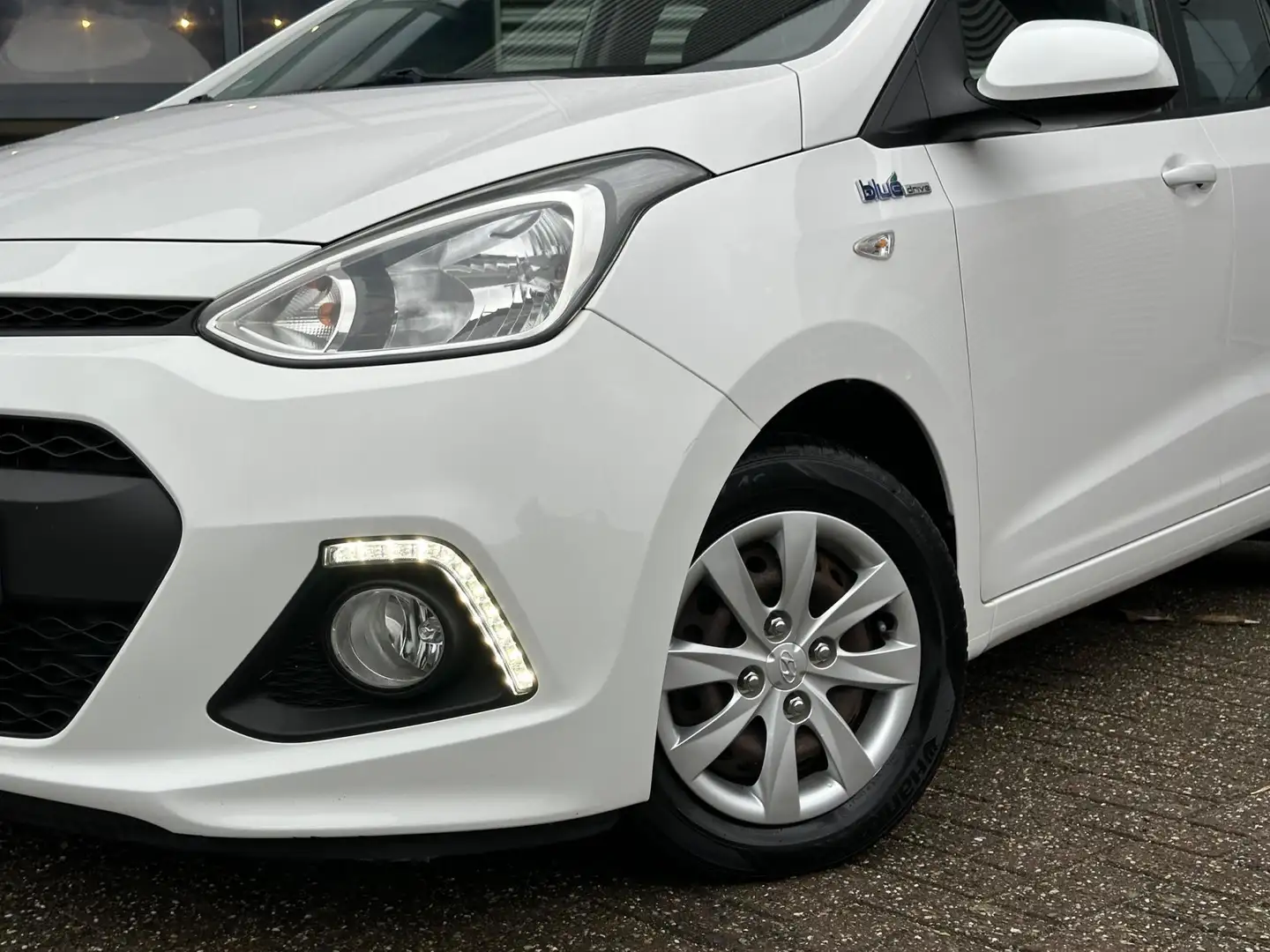 Hyundai i10 1.0i i-Motion Comfort Plus | Airco | Nieuwe APK | Wit - 2