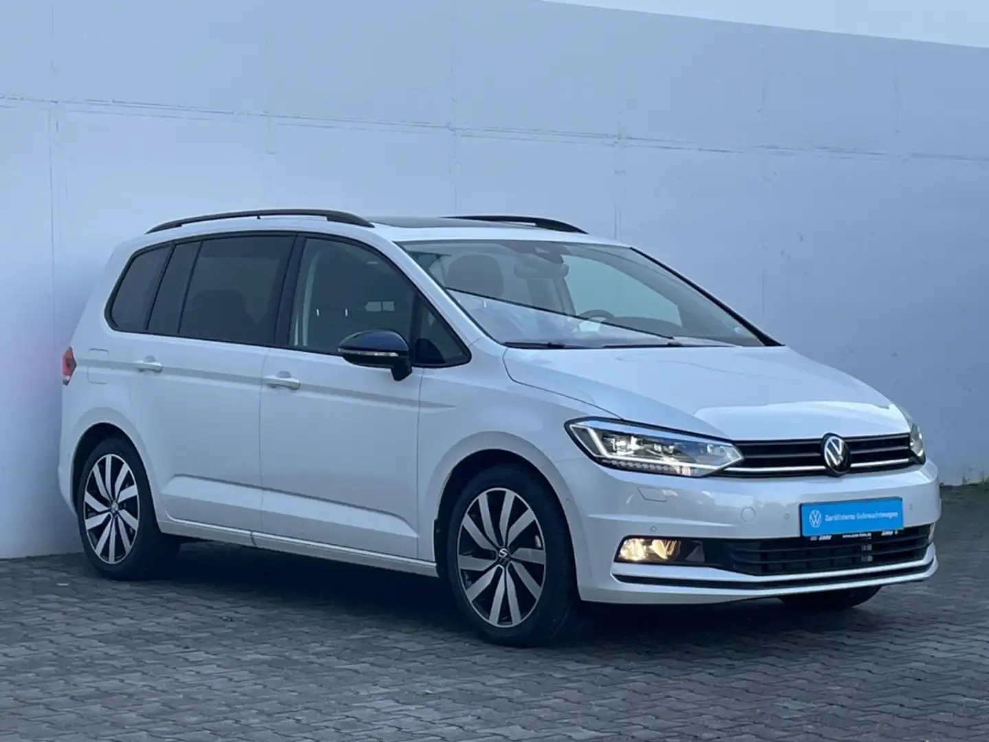 Volkswagen Touran 1.5 TSI DSG Highline Pano/AHK/Standhz/CAM/Navi/ACC Weiß - 2