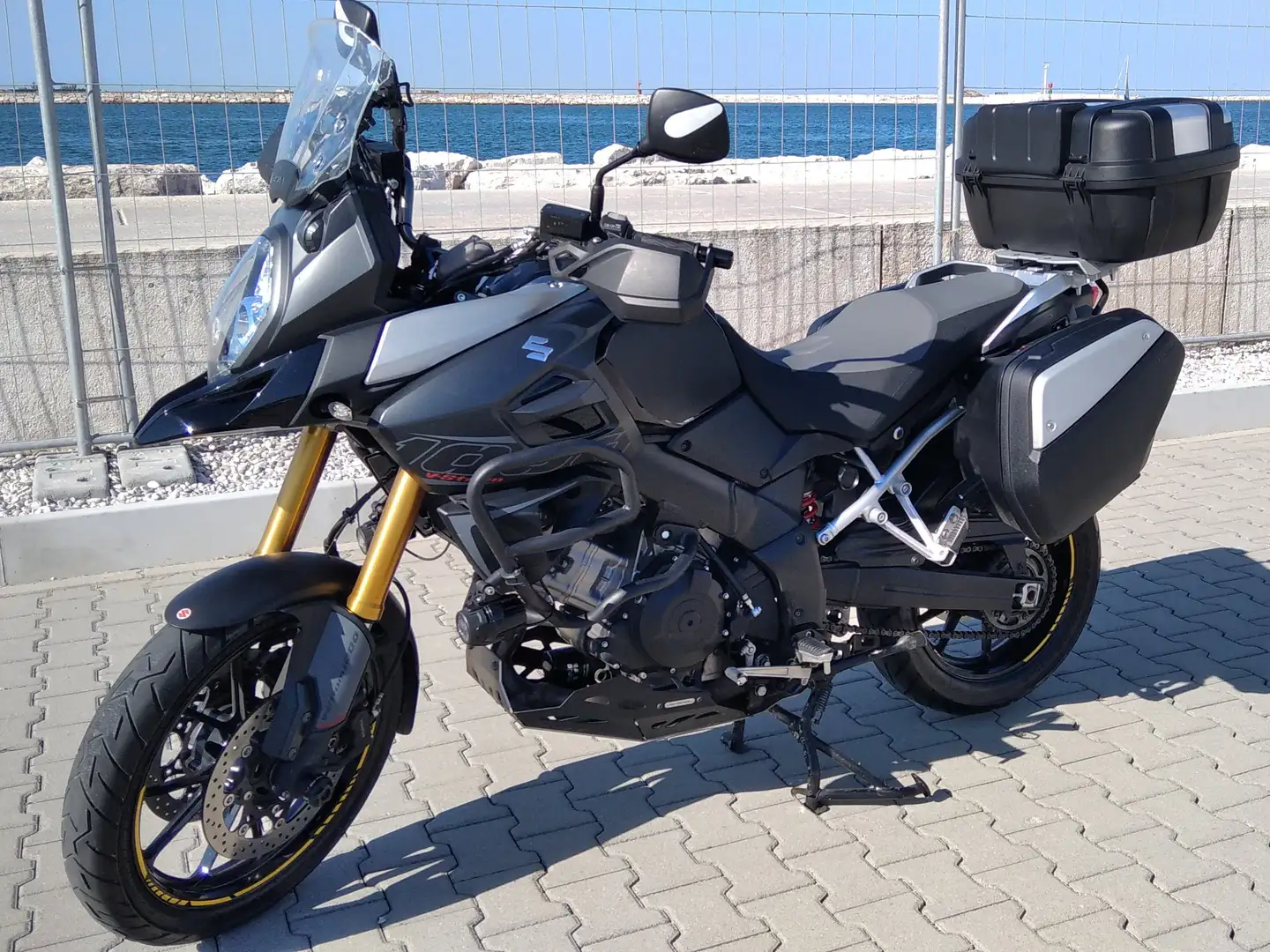 Suzuki V-Strom 1000 Negru - 2