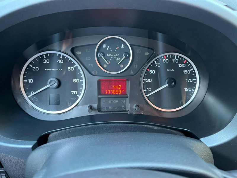 Peugeot Partner Partner Tepee 1.6 e-HDi Active STT ETG — photo 11
