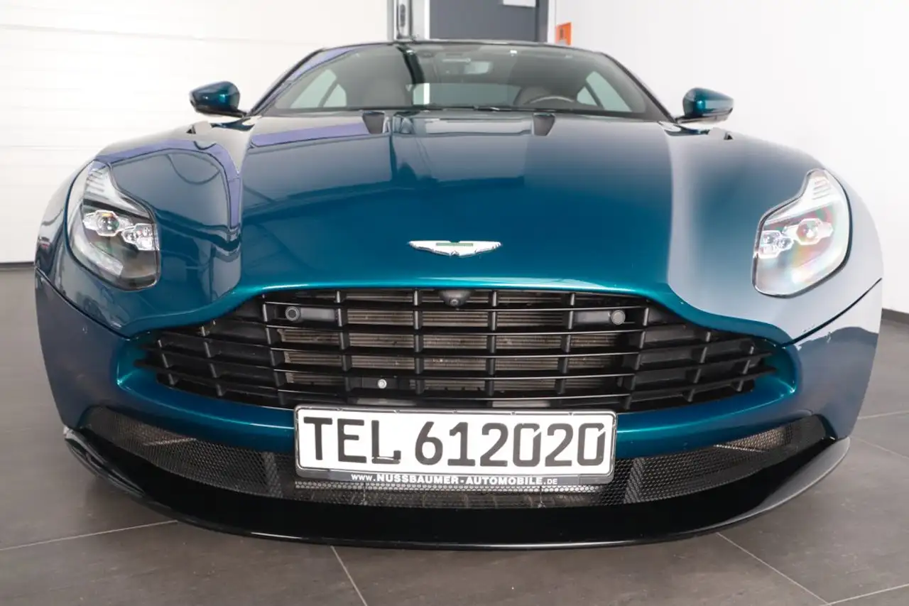 Aston Martin DB11