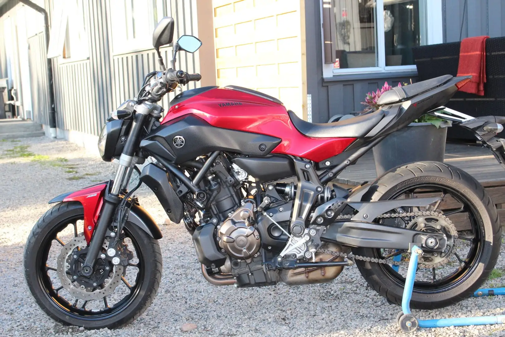 Yamaha MT-07 Rouge - 1