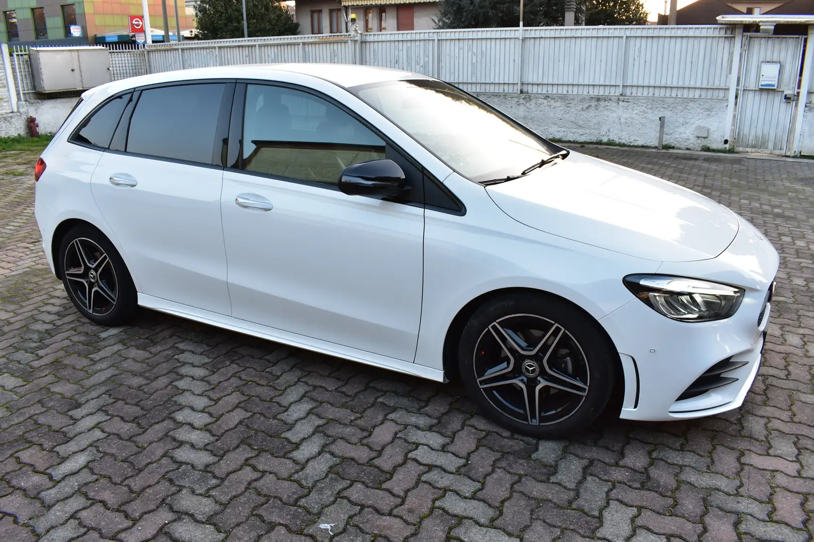 Mercedes-Benz B 200 d AMG Line Advance Plus Premium Night MBUX Ambient Bianco - 1