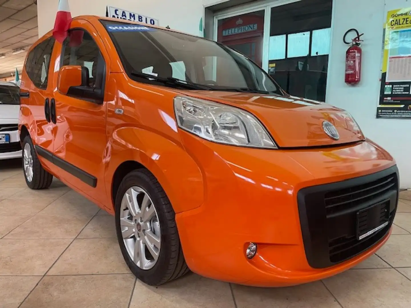 Fiat Qubo 1.3 MJT 75 CV AUTOMATICO Naranja - 2