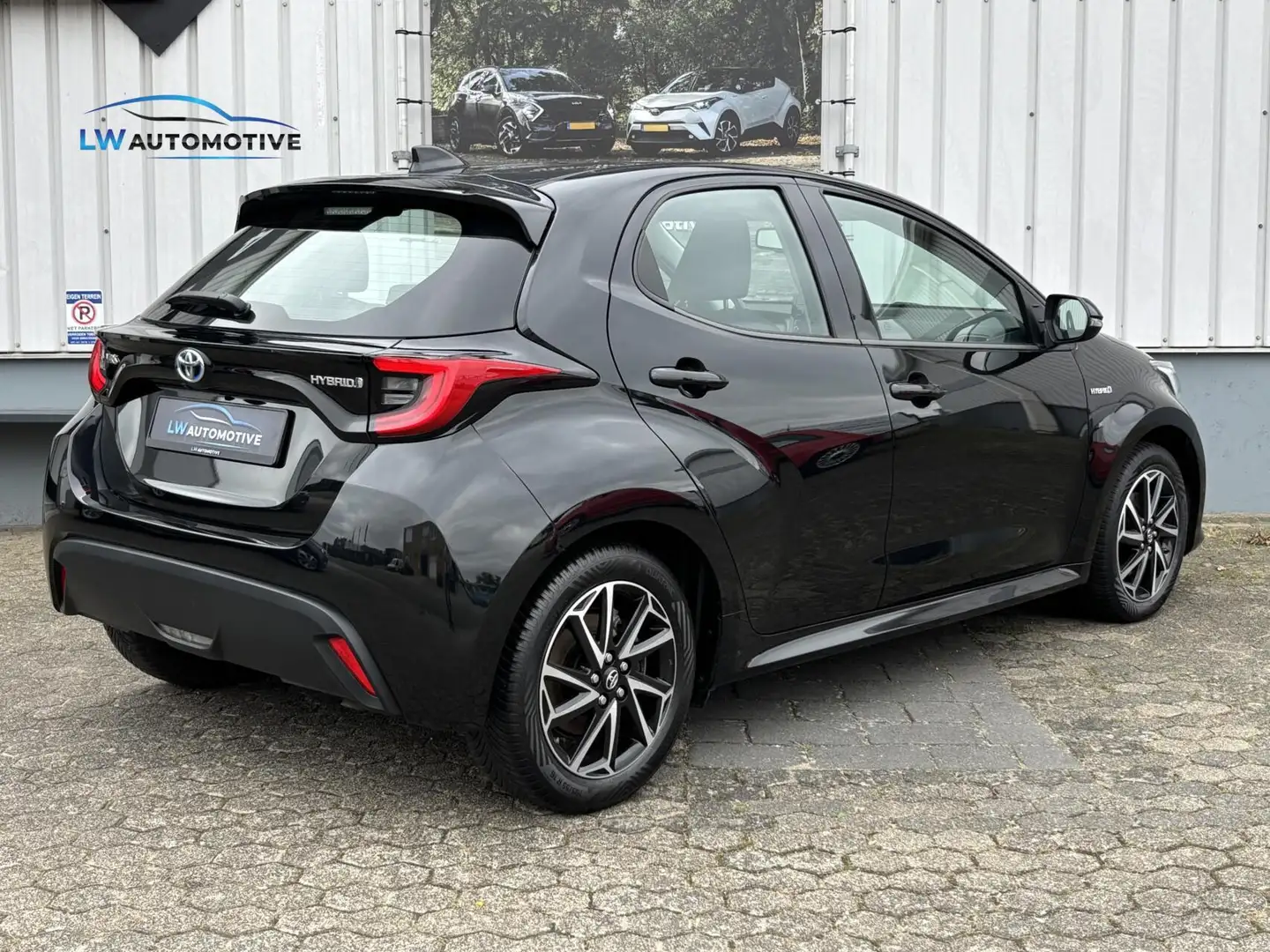 Toyota Yaris 1.5 Hybrid Dynamic | Keyless | LED | Stoelverwarmi Zwart - 2