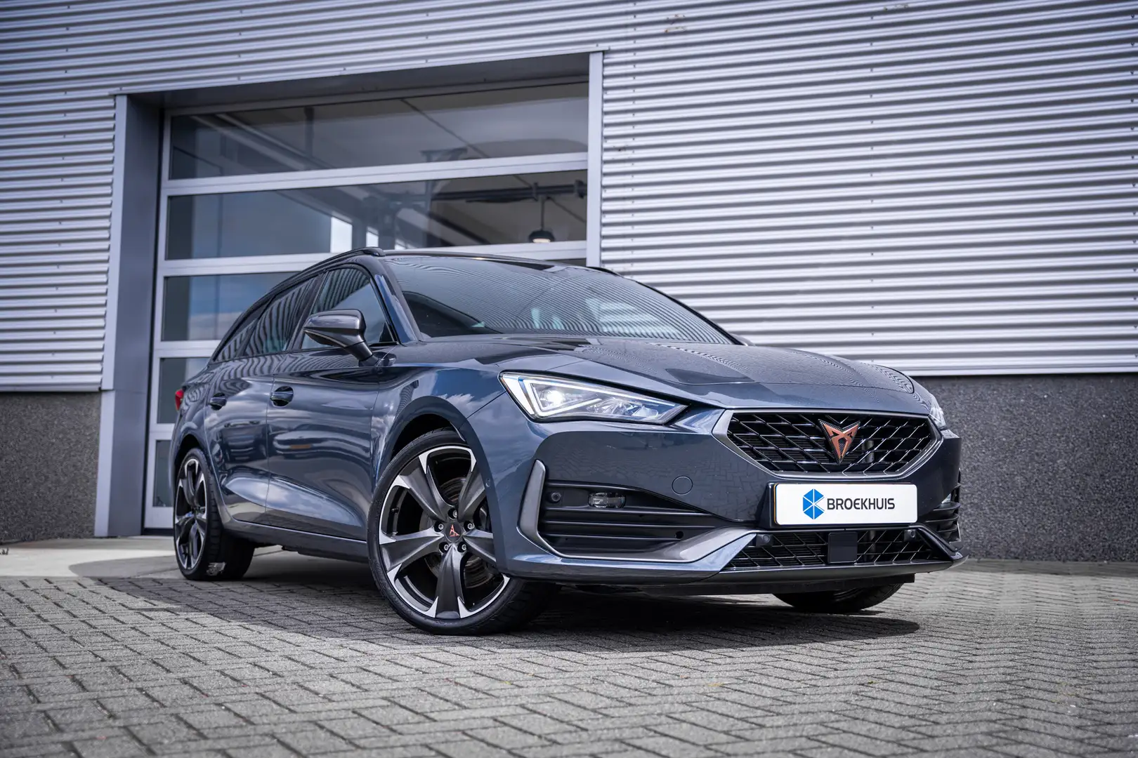 CUPRA Leon Sportstourer 1.4 e-Hybrid VZ Performance 245PK | L Grijs - 2