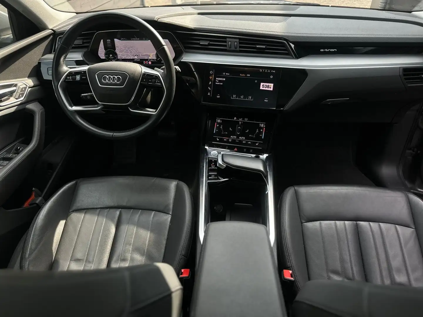 Audi e-tron E-tron 50 quattro Launch edition plus 71 kWh, pano Grijs - 2