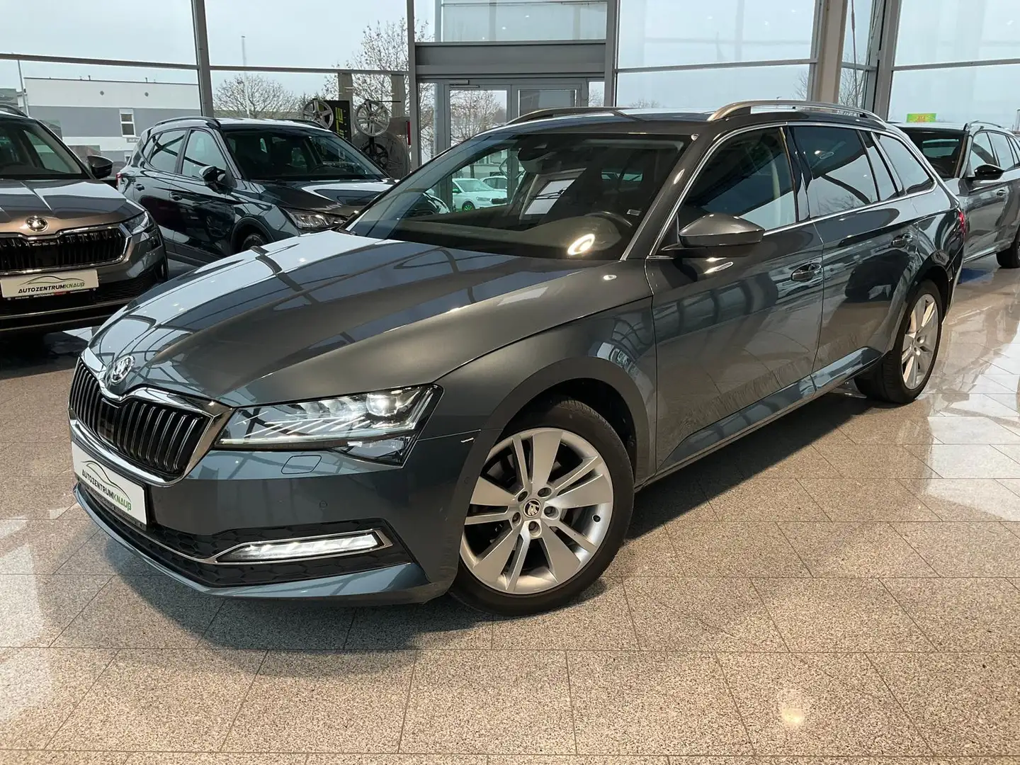 Skoda Superb 2.0TDI DSG Style Matrix-LED Canton Panoramadach R- Grau - 1