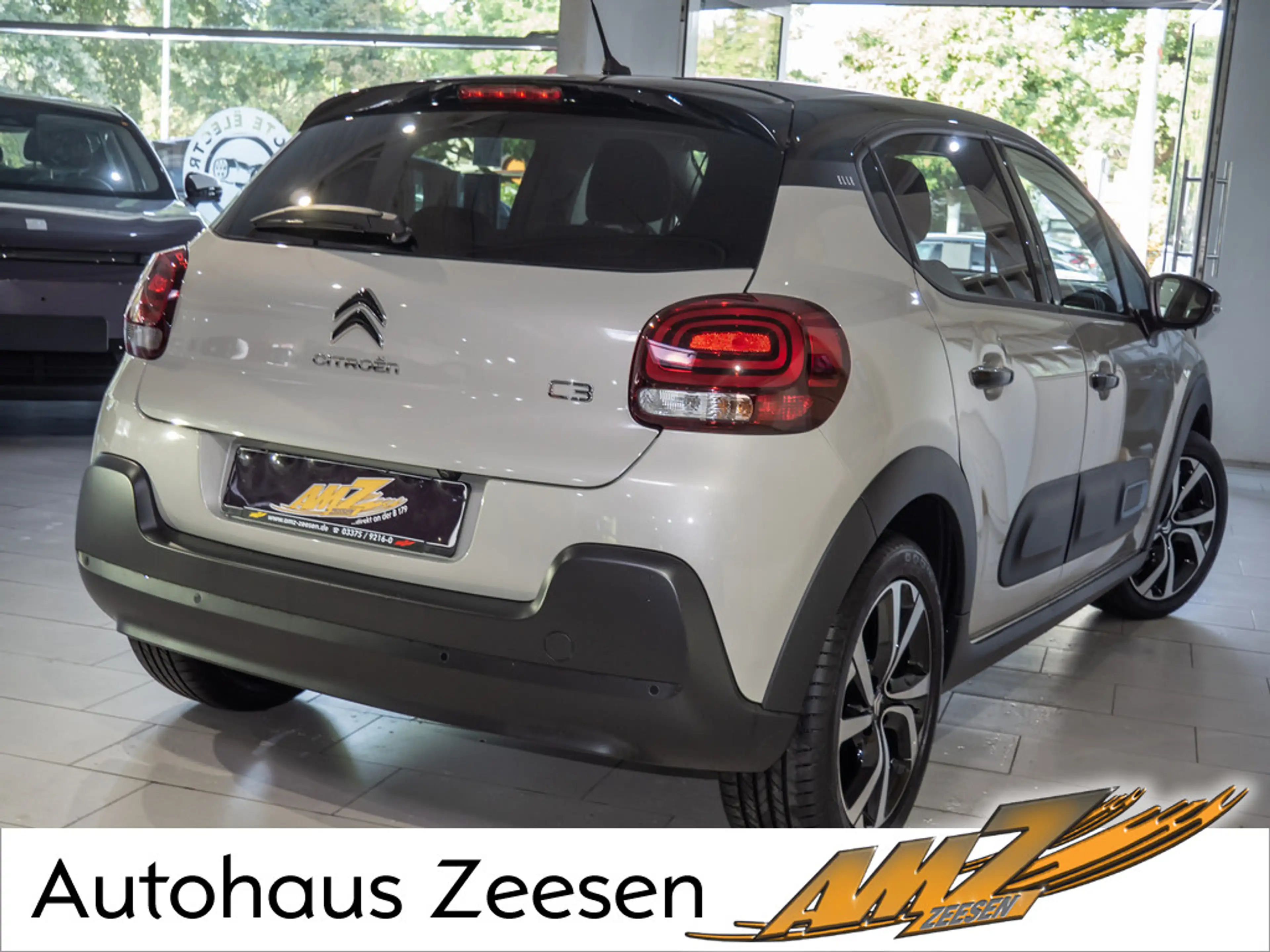 Citroen C3 PureTech 110 Elle KEYLESS NAVI KAMERA PDC — photo 3