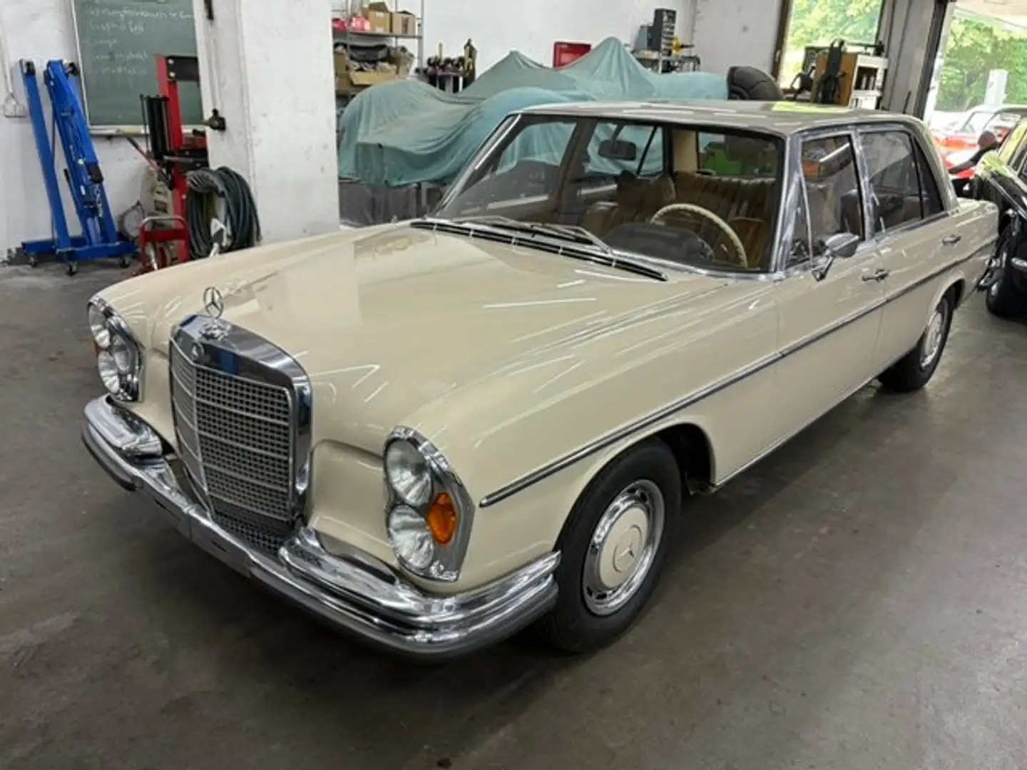 Mercedes-Benz 300 SEL 3.5 Beżowy - 1