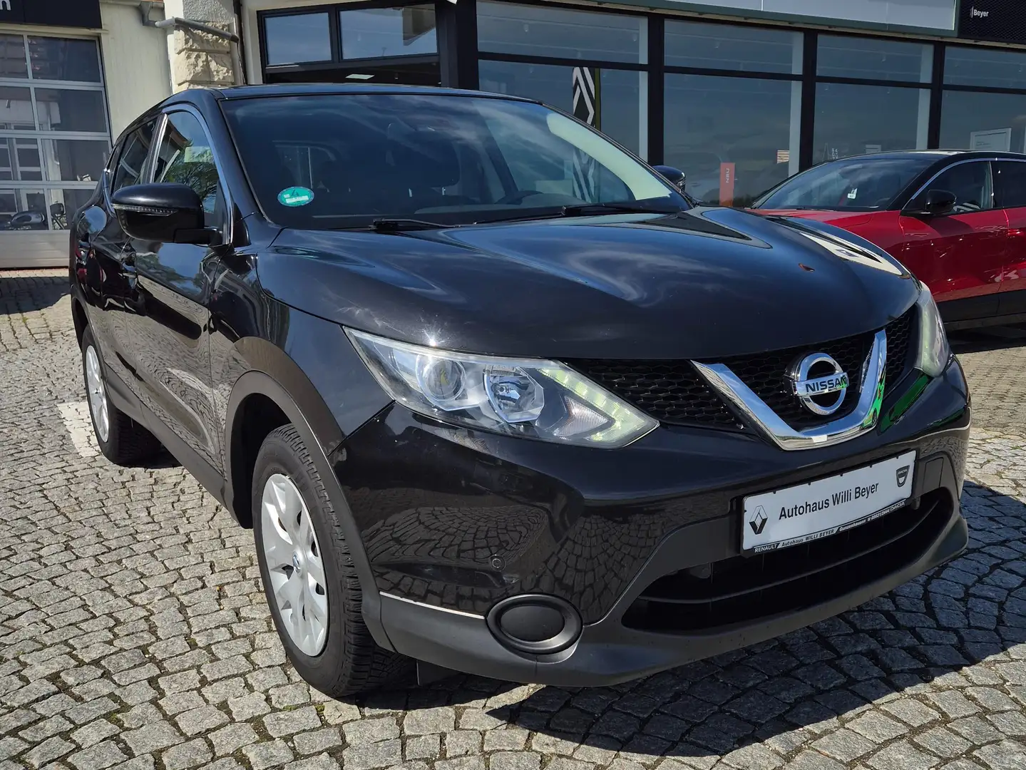 Nissan Qashqai Visia 1.2L 116 PS Schwarz - 1