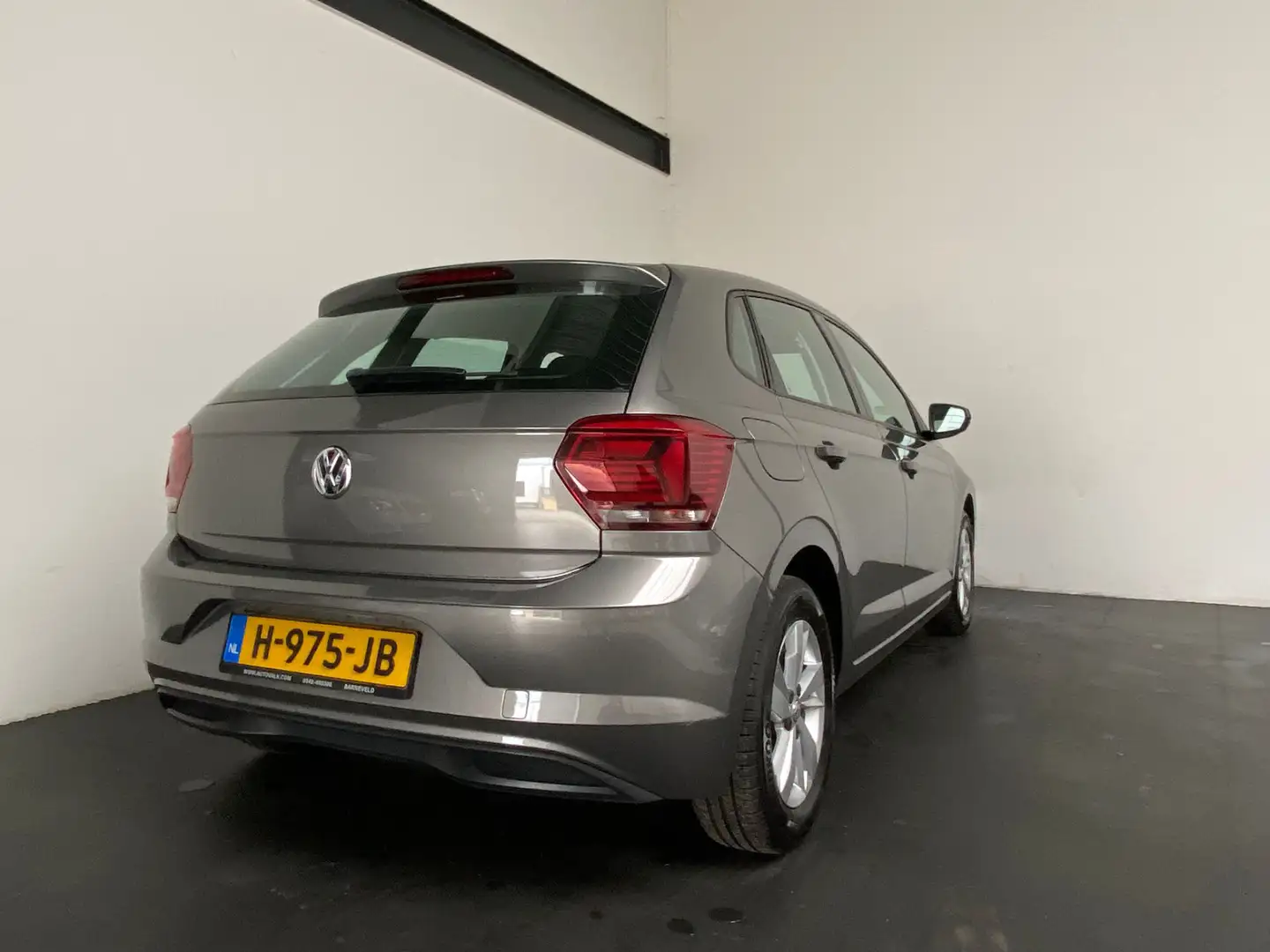 Volkswagen Polo 1.0 TSI Comfortline Business Gris - 2