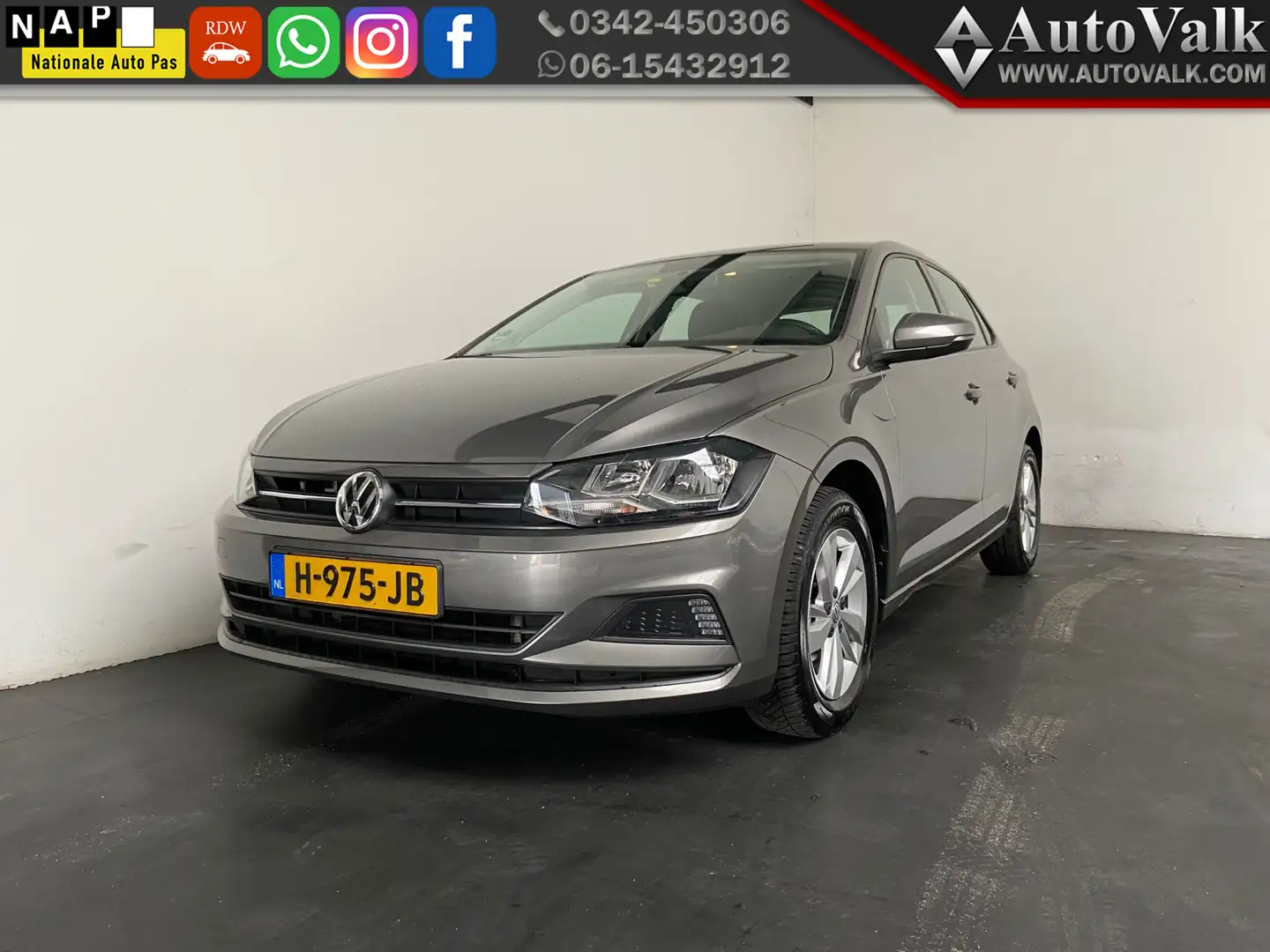 Volkswagen Polo 1.0 TSI Comfortline Business Gris - 1