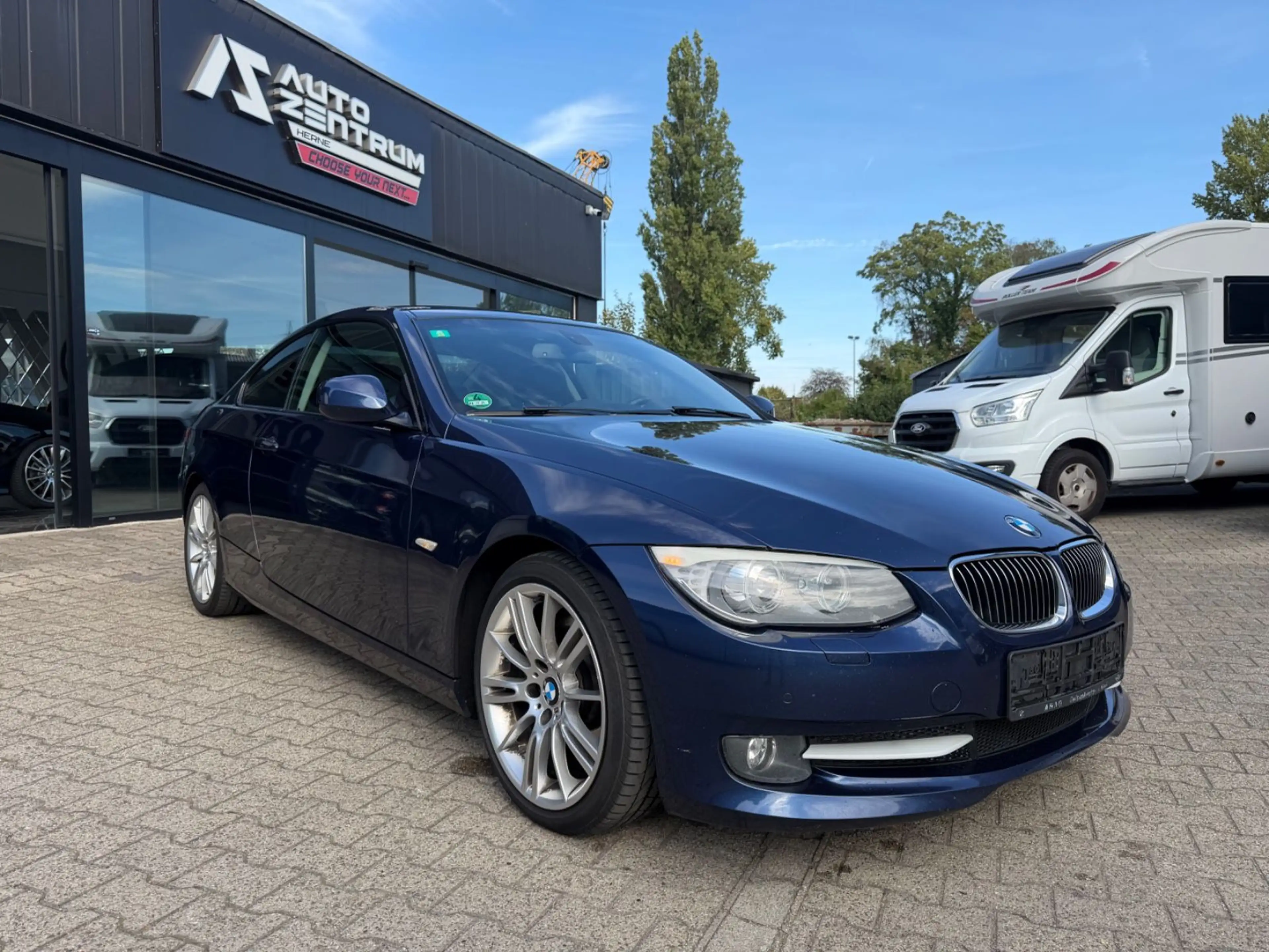 BMW 325 i Coupe Autom Xenon PDC Navi Prof Memo M 18"