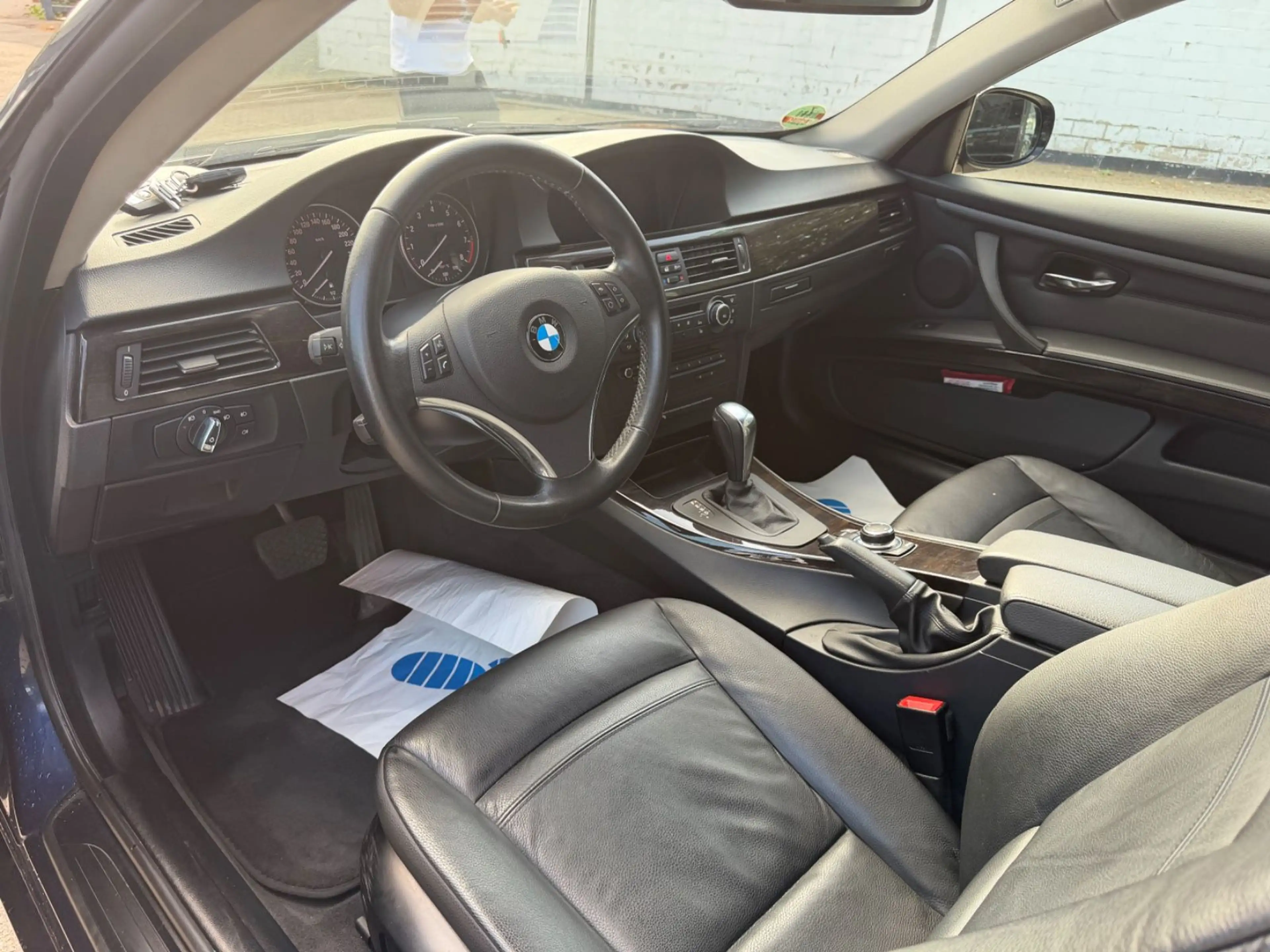 BMW 325 i Coupe Autom Xenon PDC Navi Prof Memo M 18" — photo 11