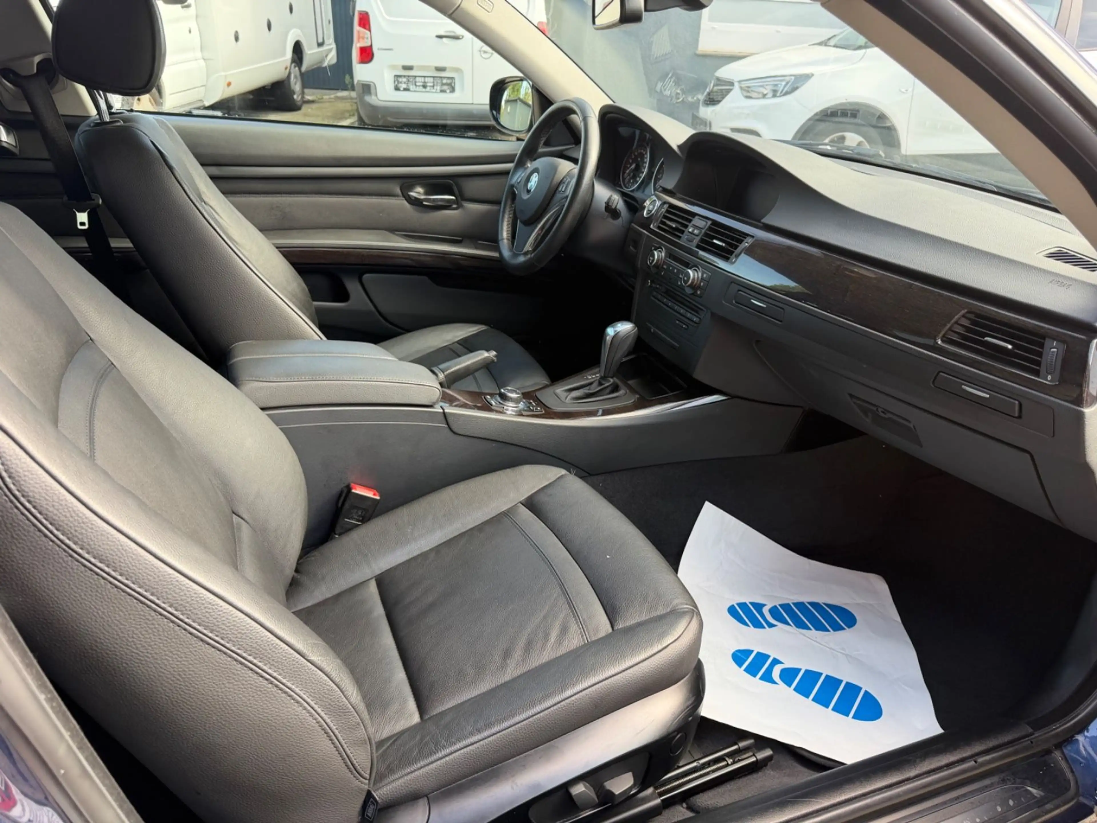 BMW 325 i Coupe Autom Xenon PDC Navi Prof Memo M 18" — photo 10
