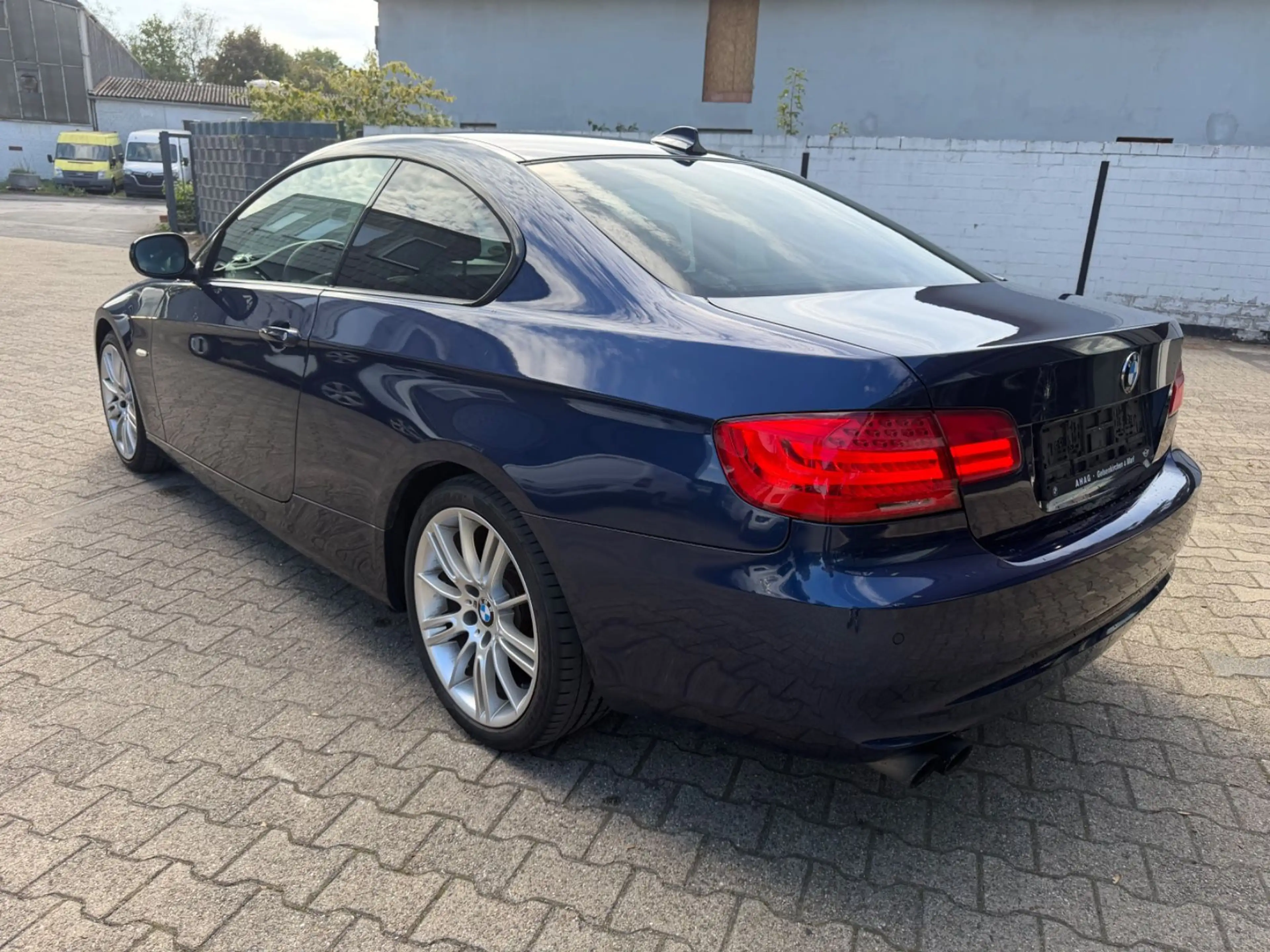 BMW 325 i Coupe Autom Xenon PDC Navi Prof Memo M 18" — photo 5