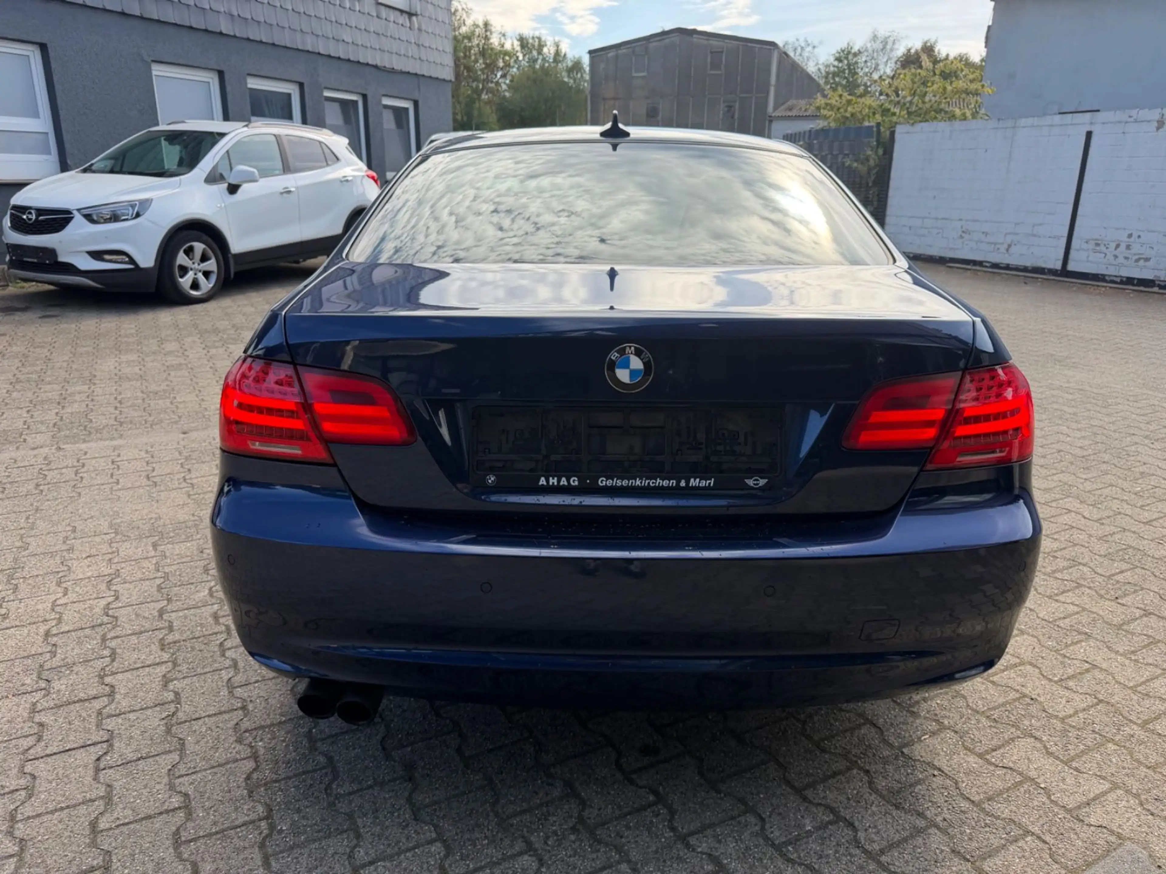 BMW 325 i Coupe Autom Xenon PDC Navi Prof Memo M 18" — photo 6