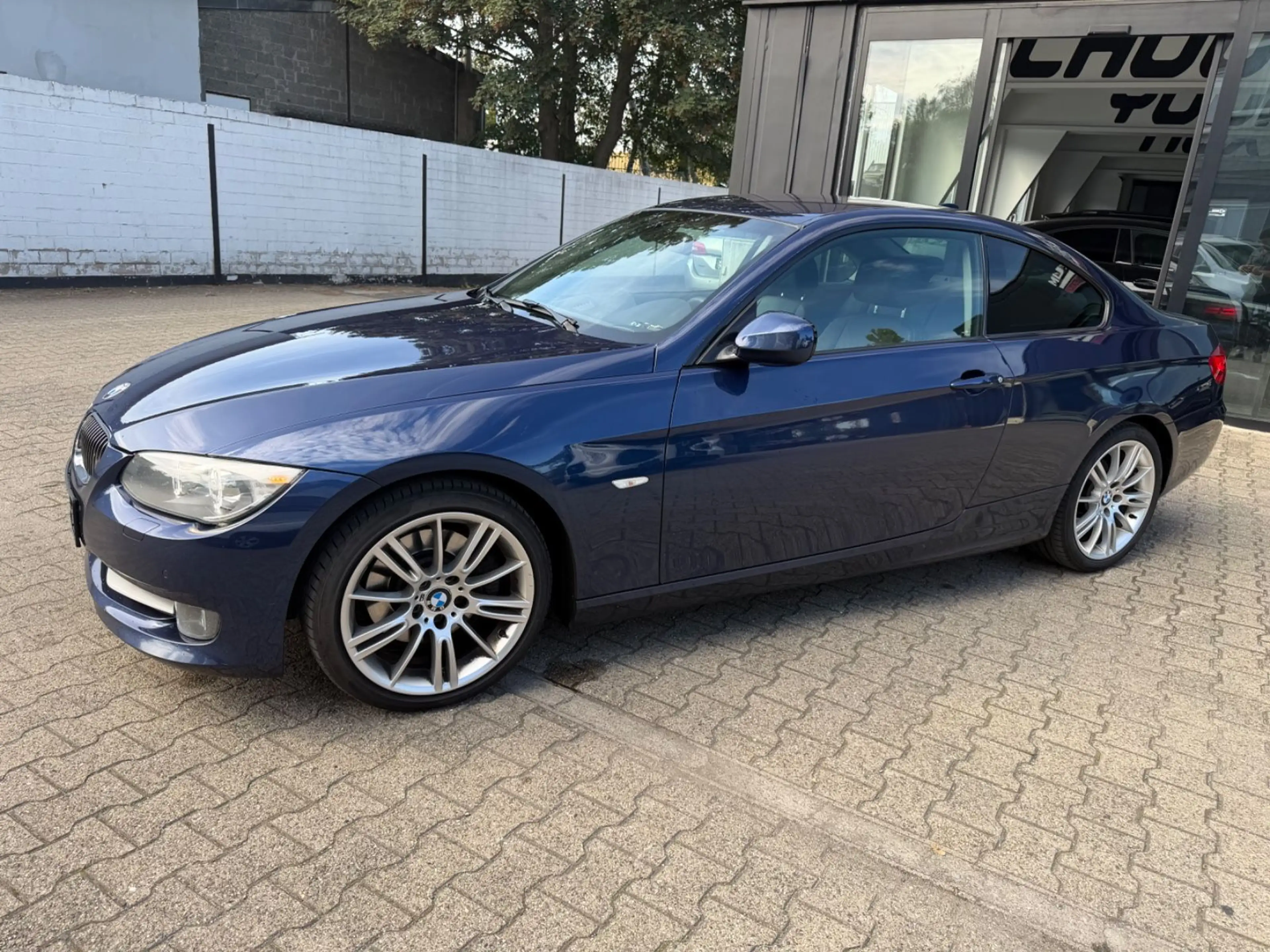 BMW 325 i Coupe Autom Xenon PDC Navi Prof Memo M 18" — photo 4