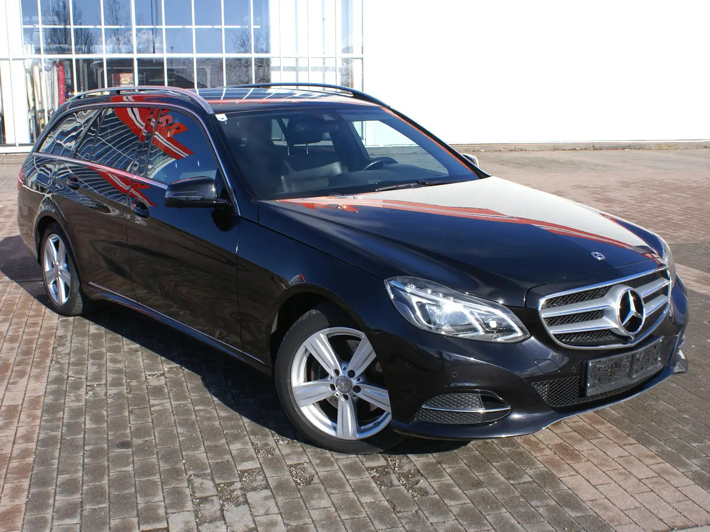 Mercedes-Benz E 220 E 220 T BlueTEC 4MATIC Avantgarde Aut. Schwarz - 1