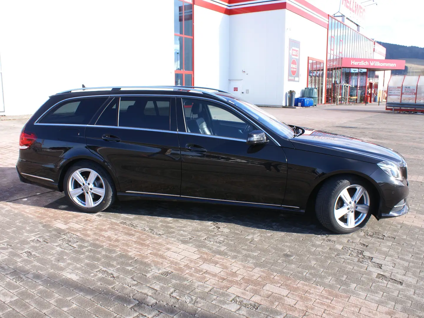 Mercedes-Benz E 220 E 220 T BlueTEC 4MATIC Avantgarde Aut. Schwarz - 2