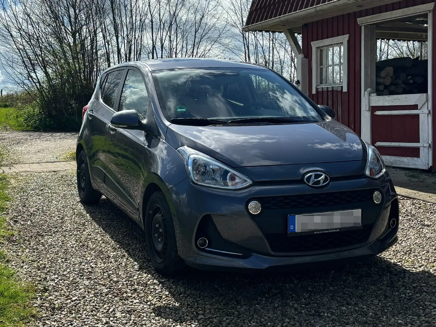 Hyundai i10 1.2 Comfort Plus mit Sommer- und Winterreifen Grau - 2