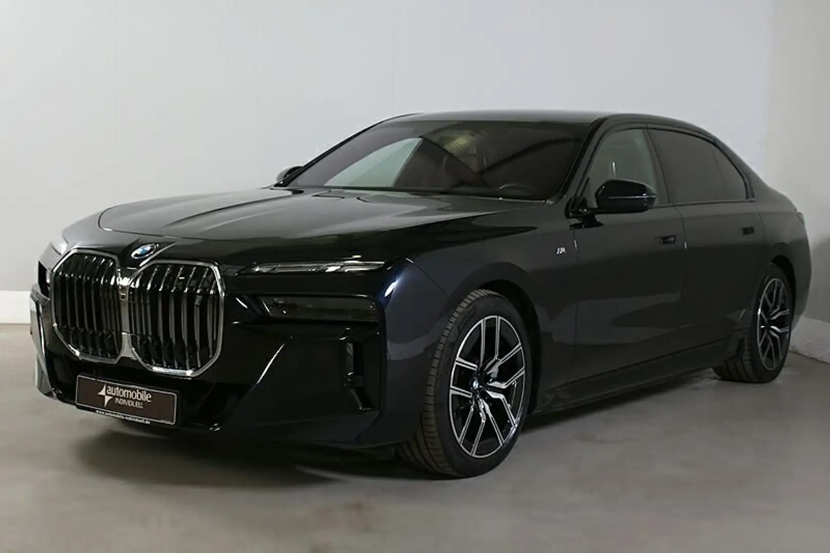BMW 740 d xDr. M Sportpaket ACC AHK Standh Autobahnas Noir - 2