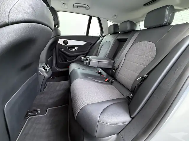 Mercedes-Benz C-Class view 13