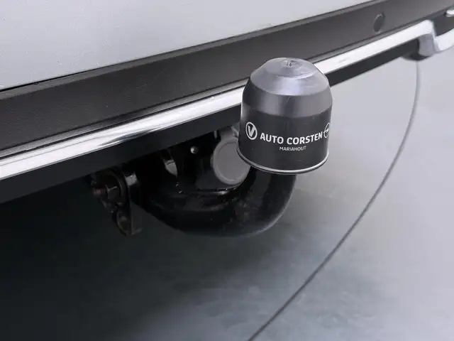 Mercedes-Benz C-Class view 4
