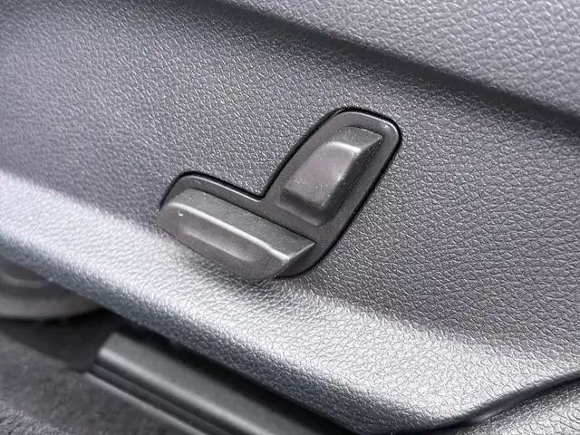 Mercedes-Benz C-Class view 12