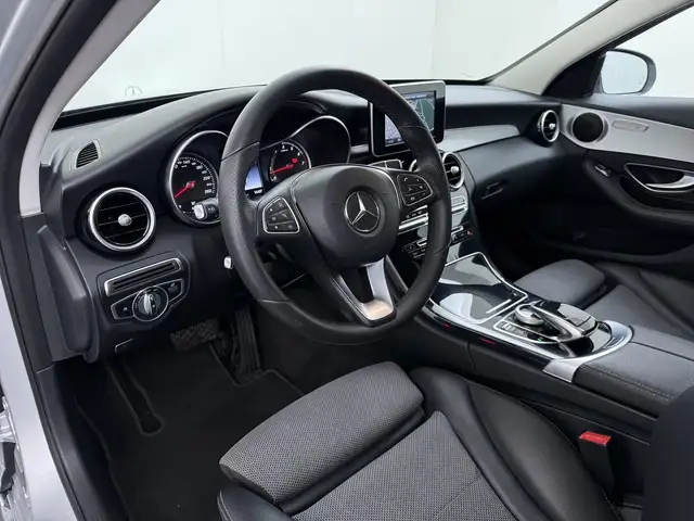 Mercedes-Benz C-Class view 9
