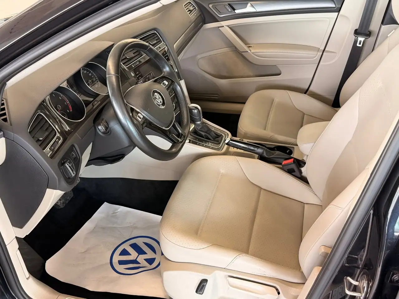 Volkswagen Golf снимка Volkswagen Golf