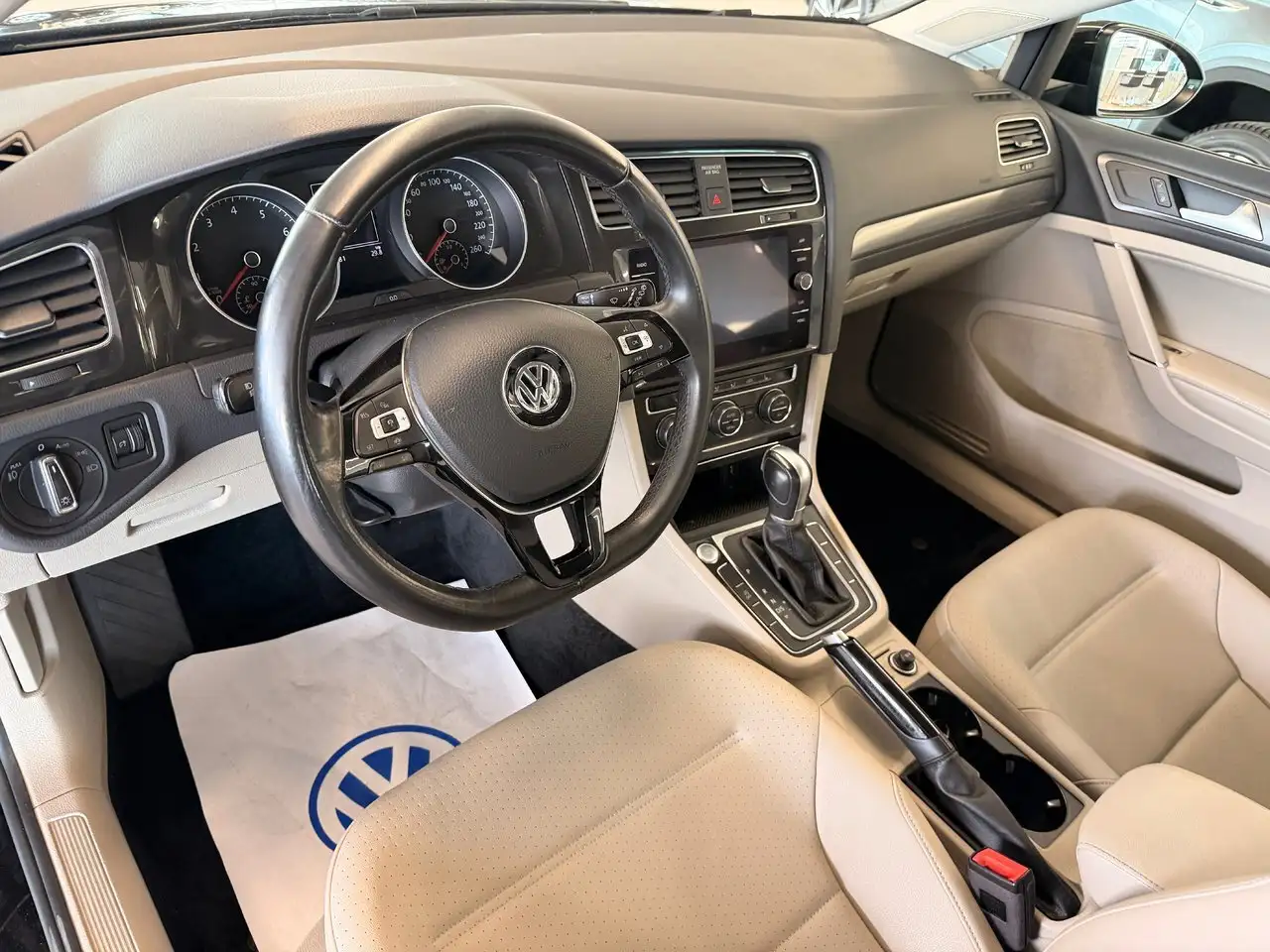 Volkswagen Golf снимка Volkswagen Golf