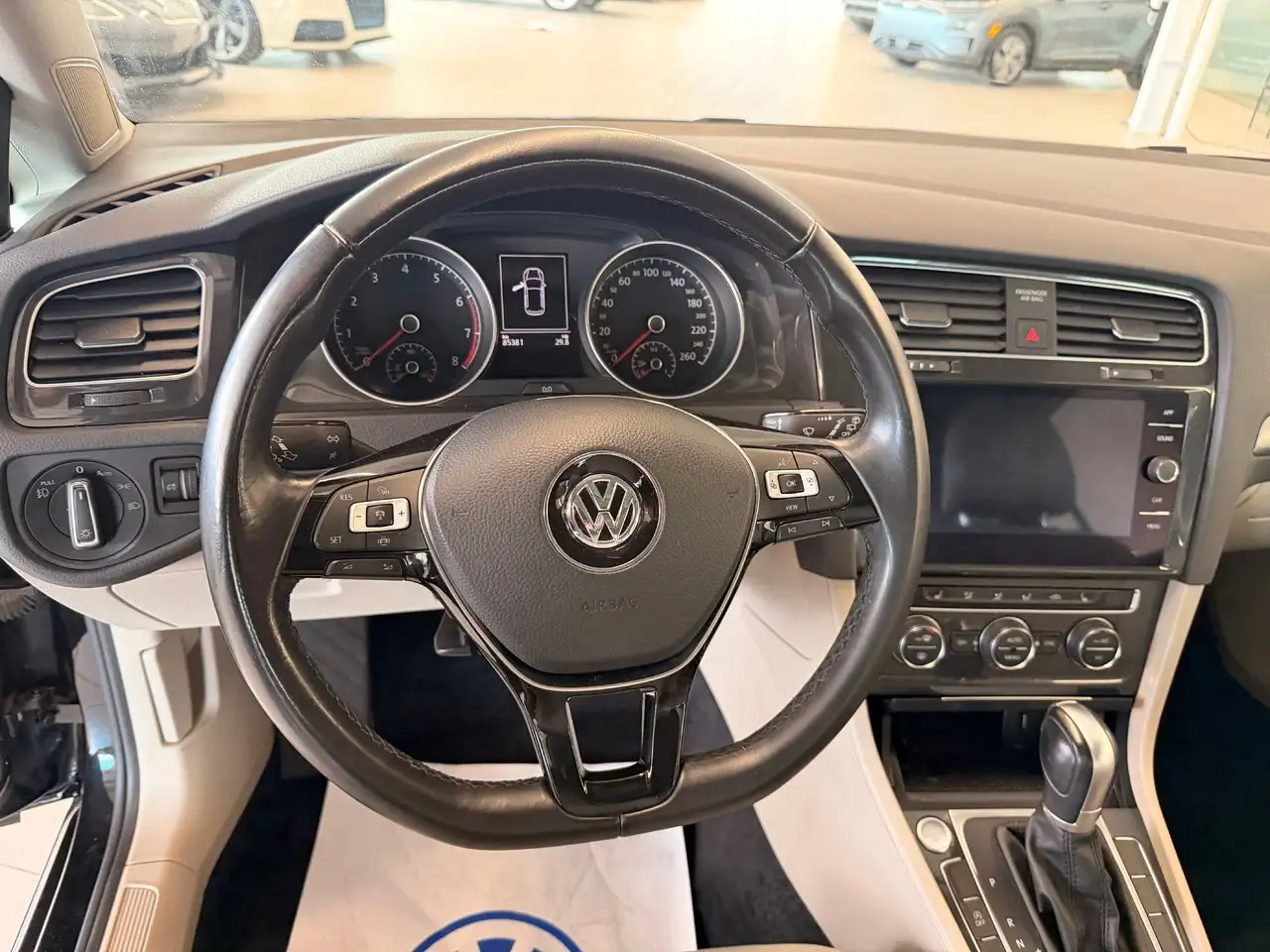 Volkswagen Golf снимка Volkswagen Golf