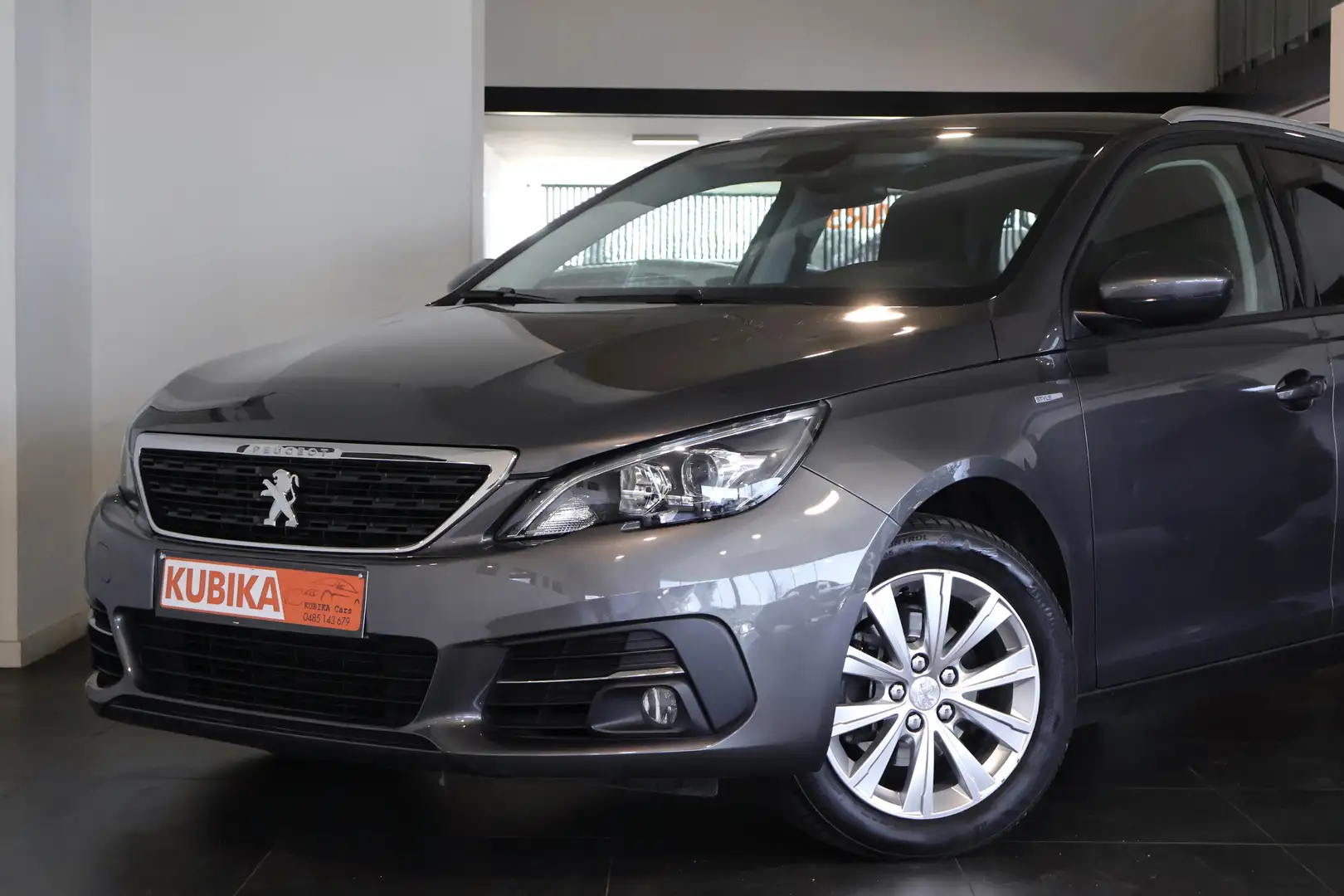 Peugeot 308 SW 1.2 PureTech Style Carplay Navi Garantie* Grijs - 2
