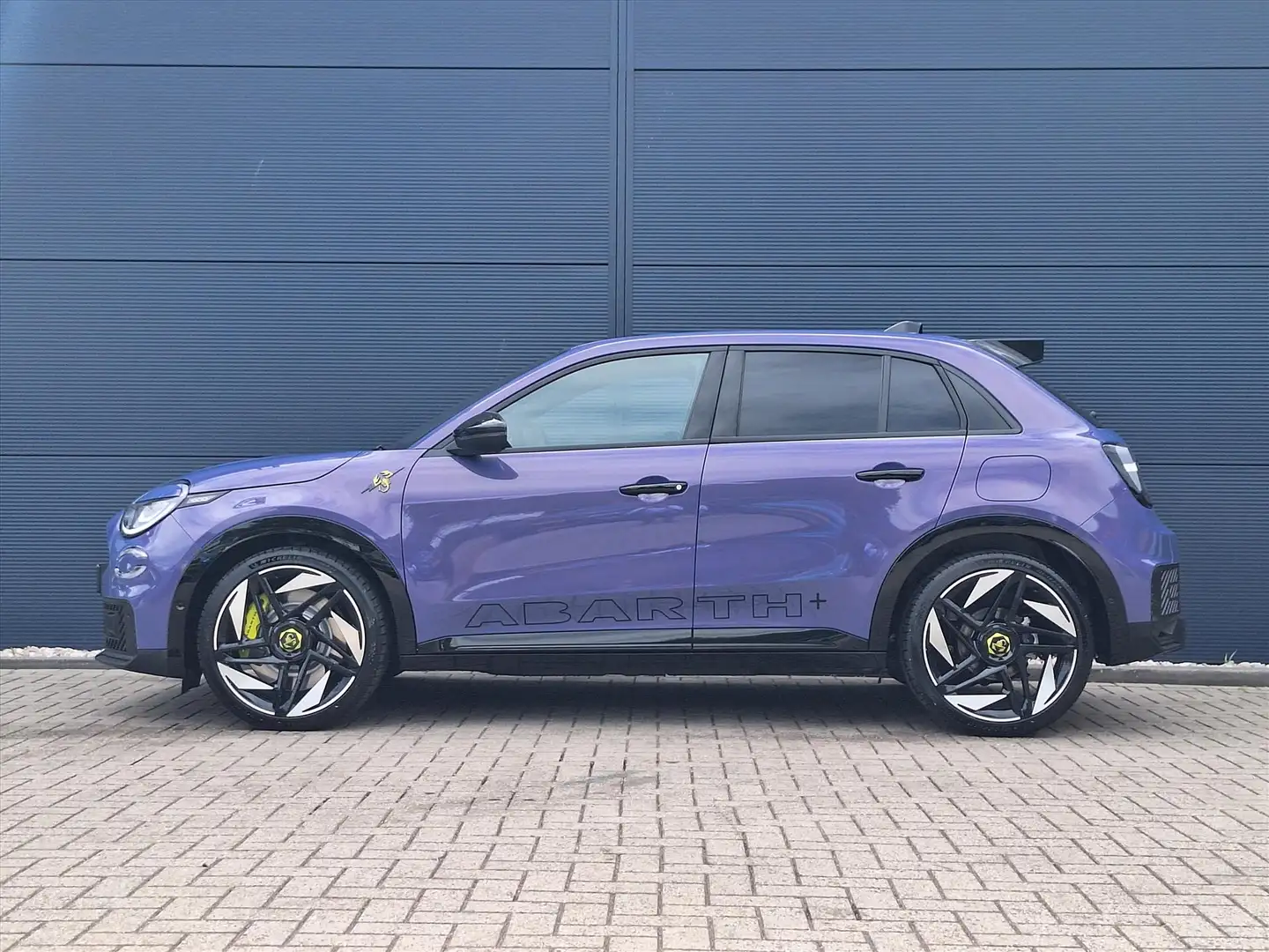 Abarth 600 54 kWh 280pk Scorpionissima | Sabelt Sportstoe Фиолетовый - 2