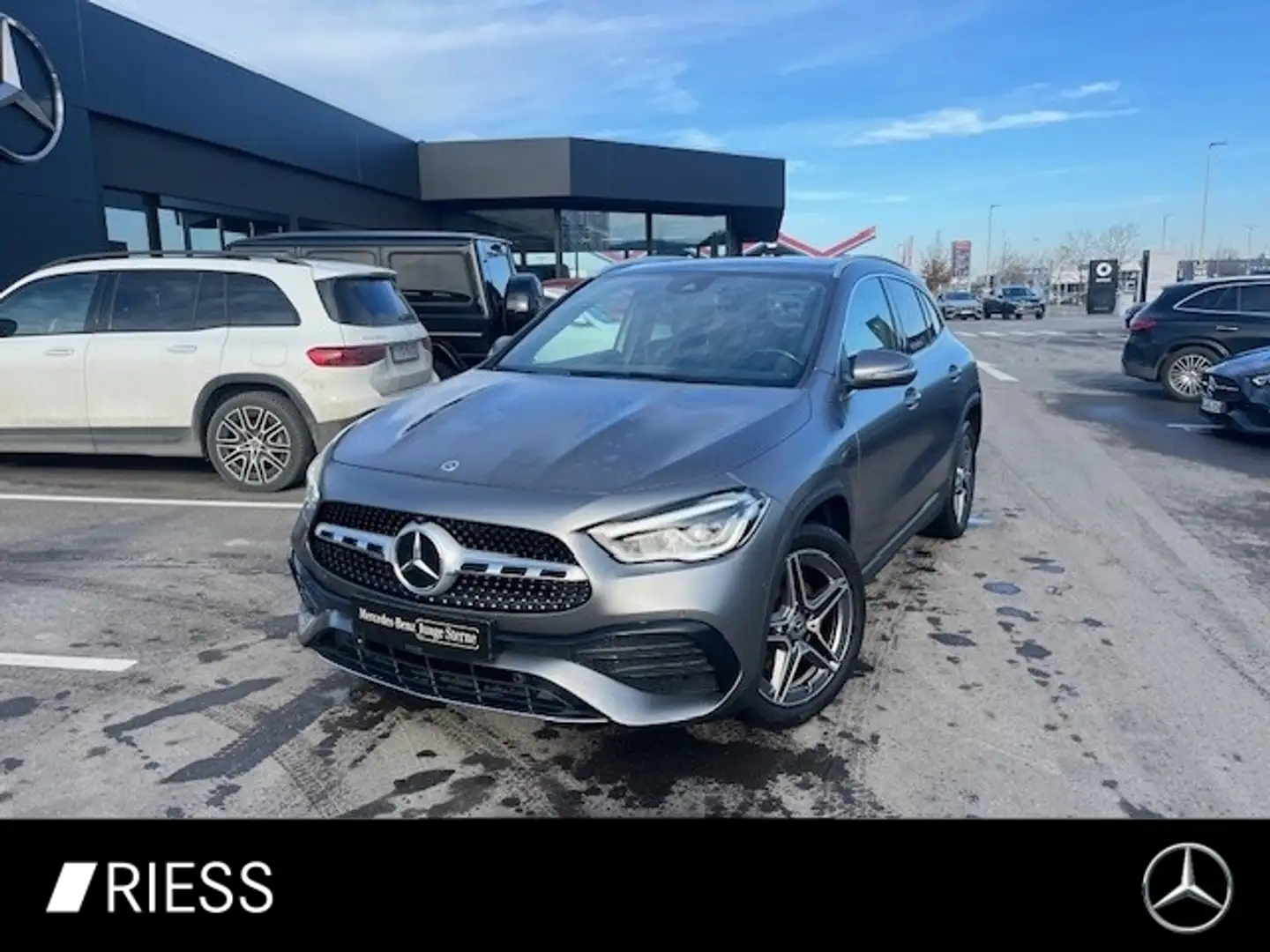 Mercedes-Benz GLA 250 e AUT Kam. KlimaA LED LM PDC Pano SD SHZ Grau - 1