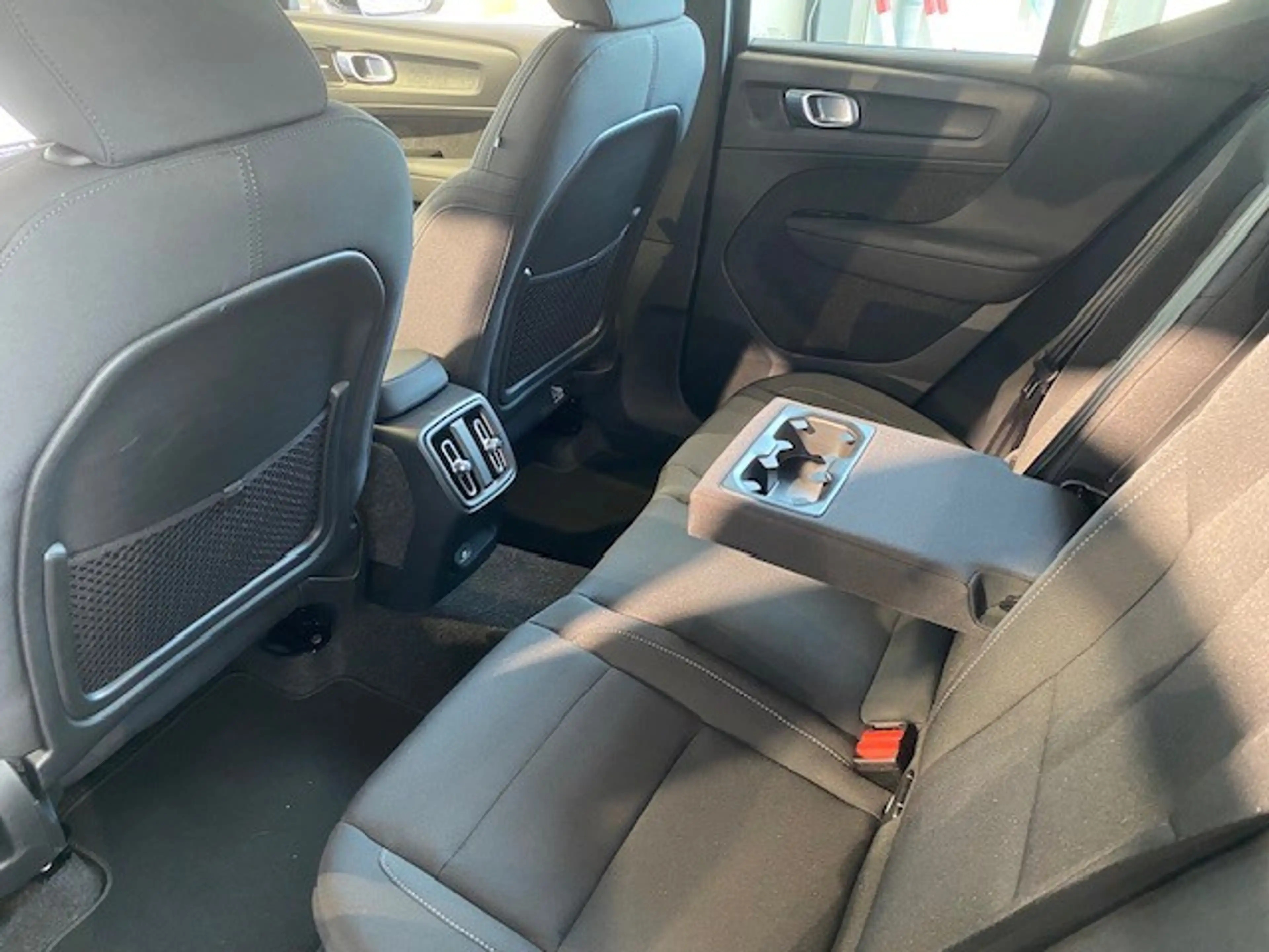 Volvo EX40 Plus Single Motor Extended Range Zinsakt — photo 9