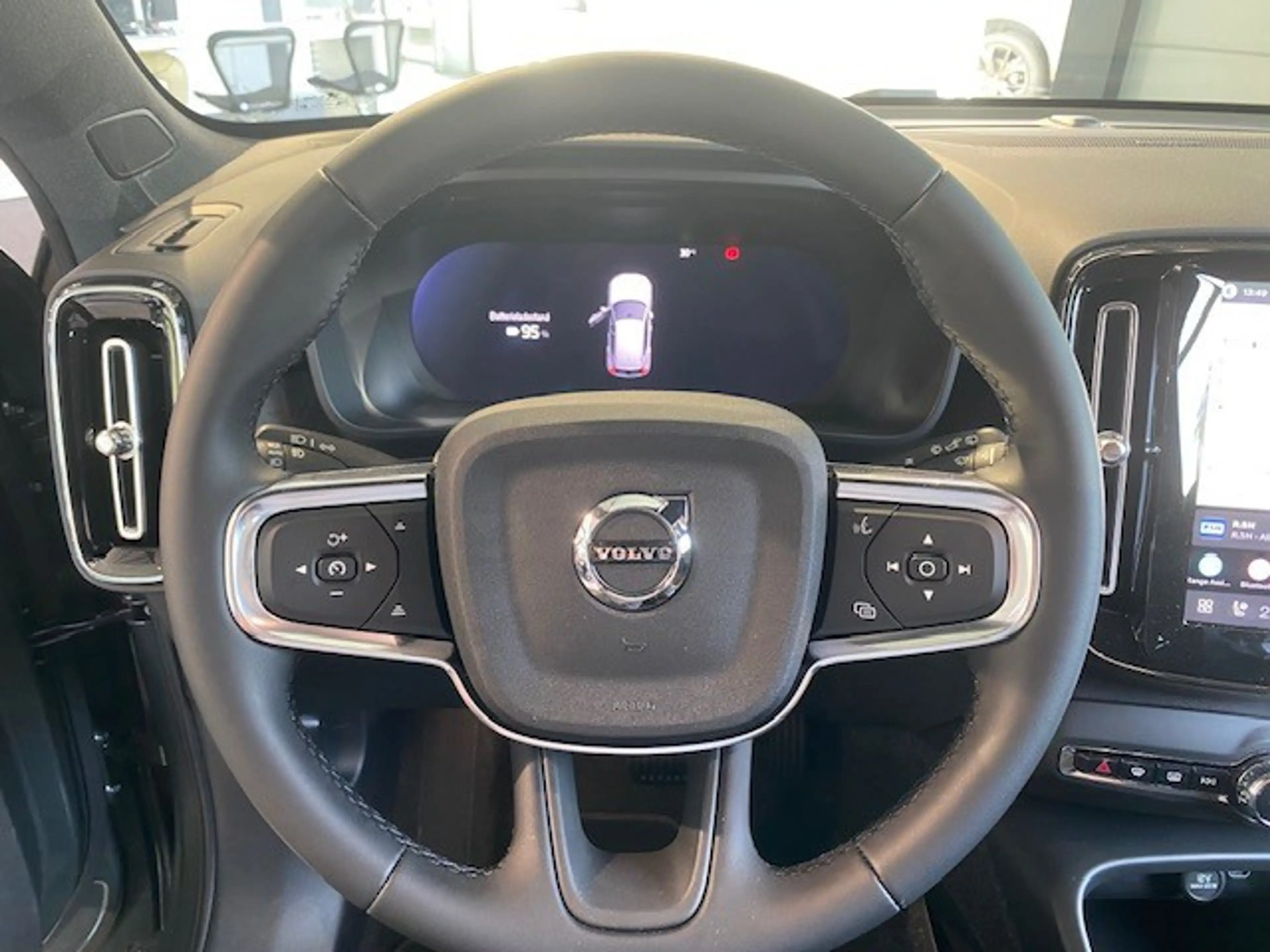 Volvo EX40 Plus Single Motor Extended Range Zinsakt — photo 7