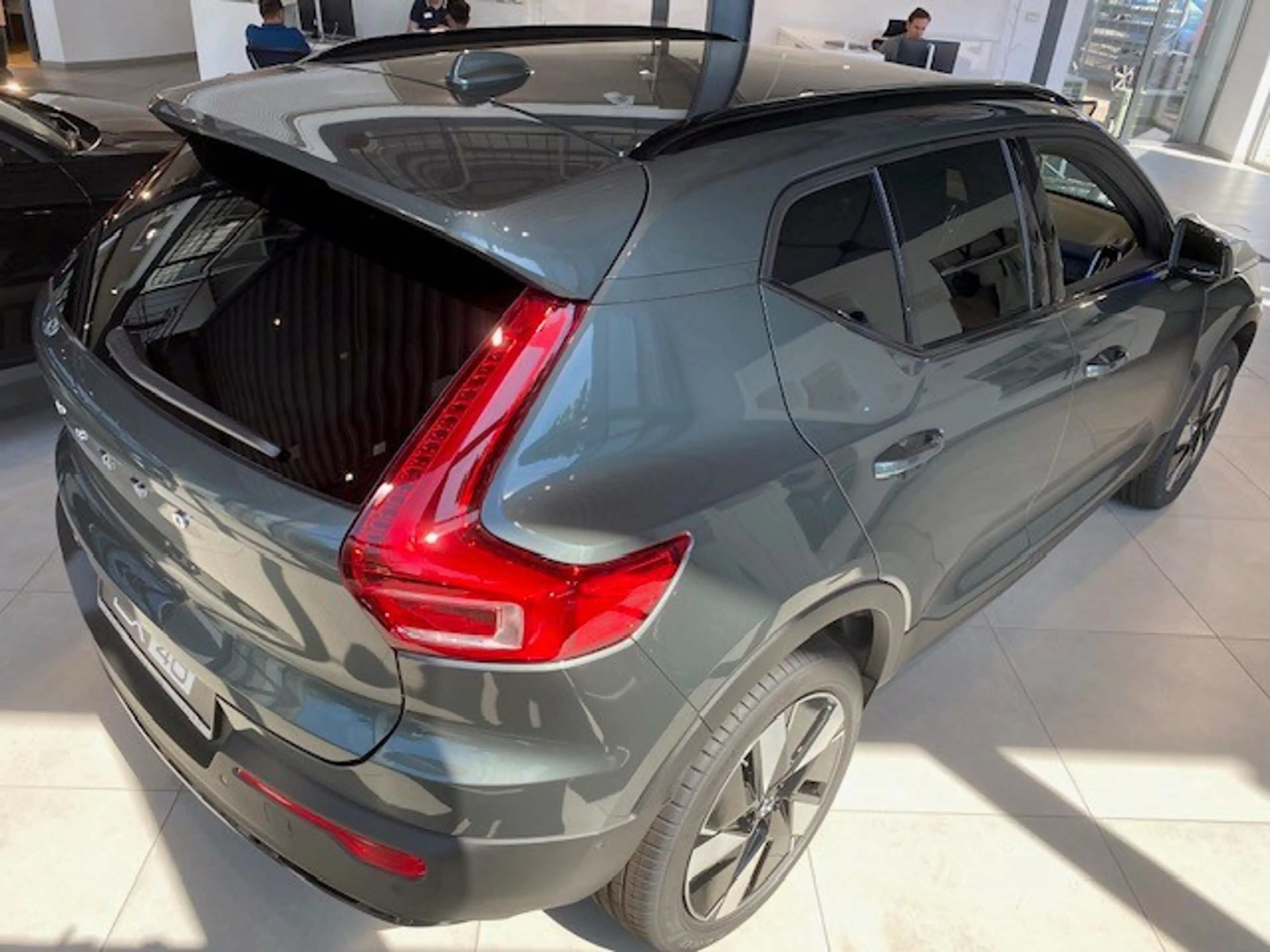 Volvo EX40 Plus Single Motor Extended Range Zinsakt — photo 3